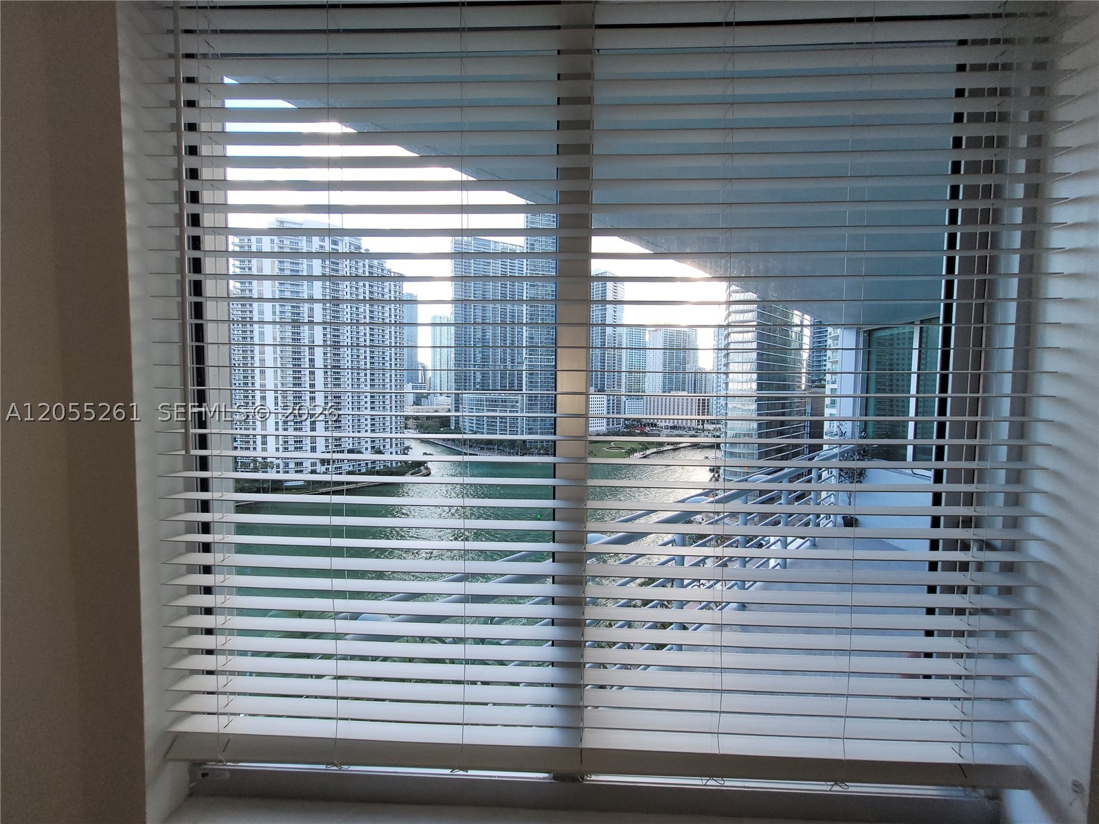 325 S Biscayne Blvd #1719 Miami, FL 33131