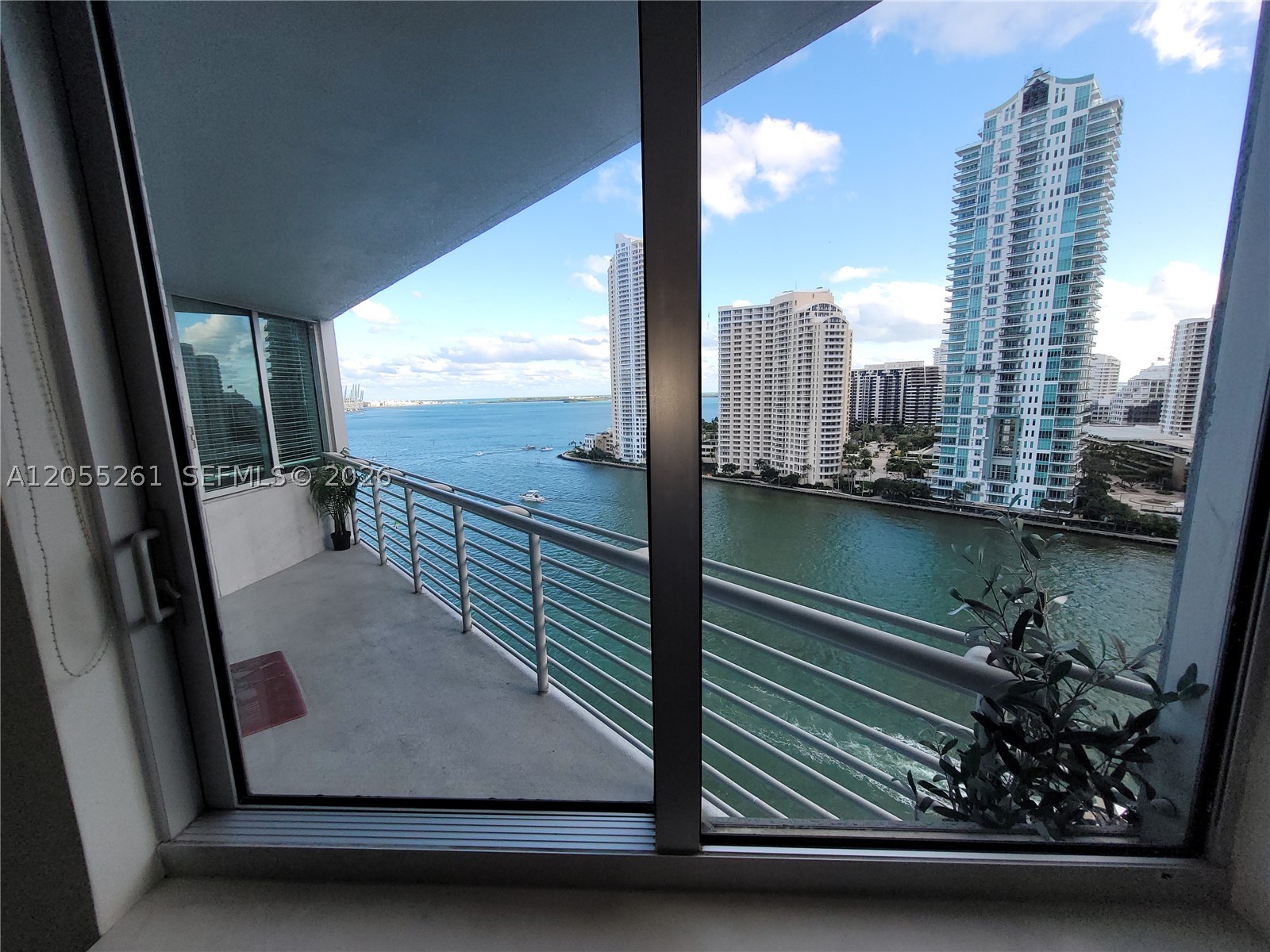 325 S Biscayne Blvd #1719 Miami, FL 33131
