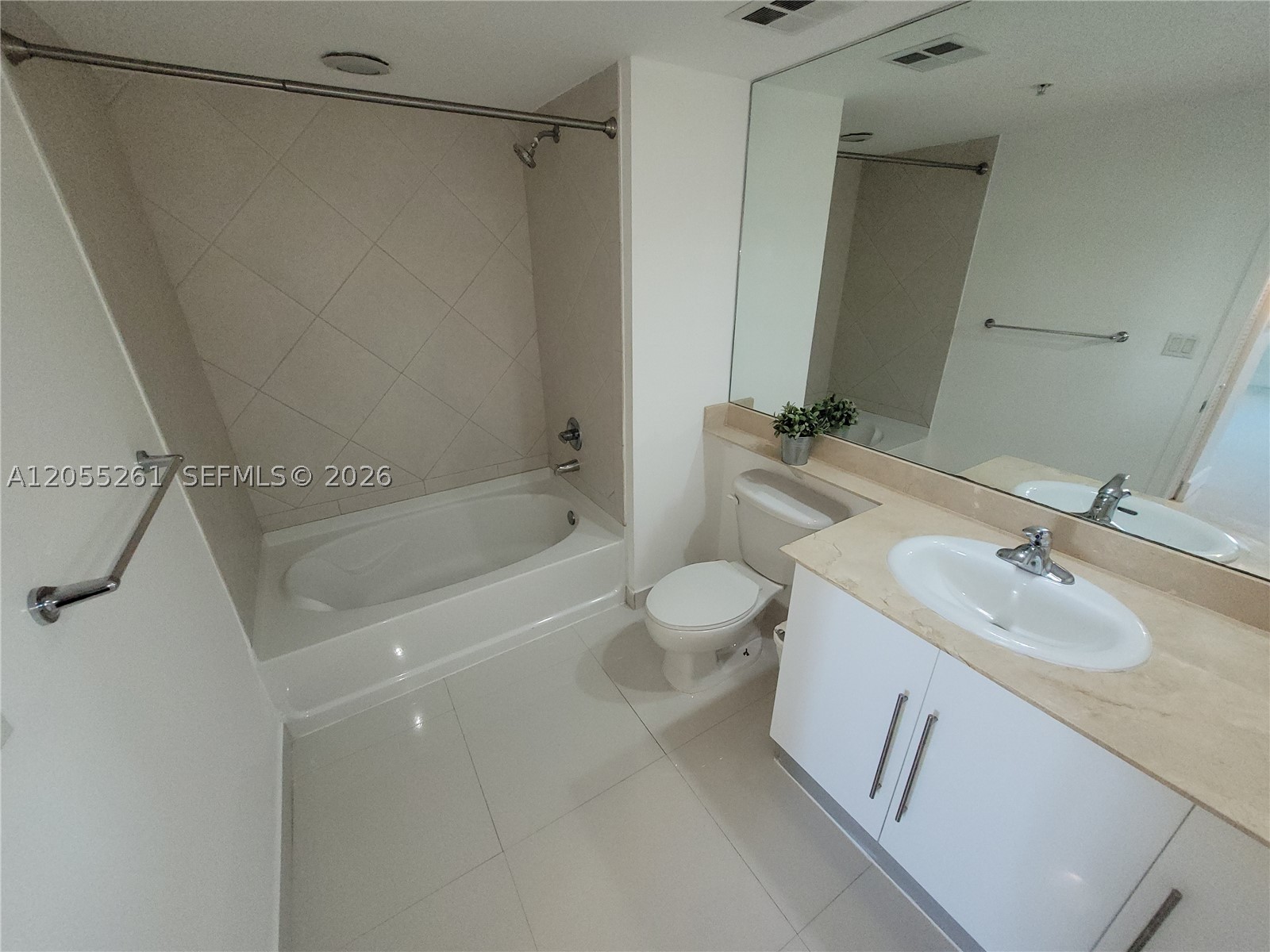 325 S Biscayne Blvd #1719 Miami, FL 33131