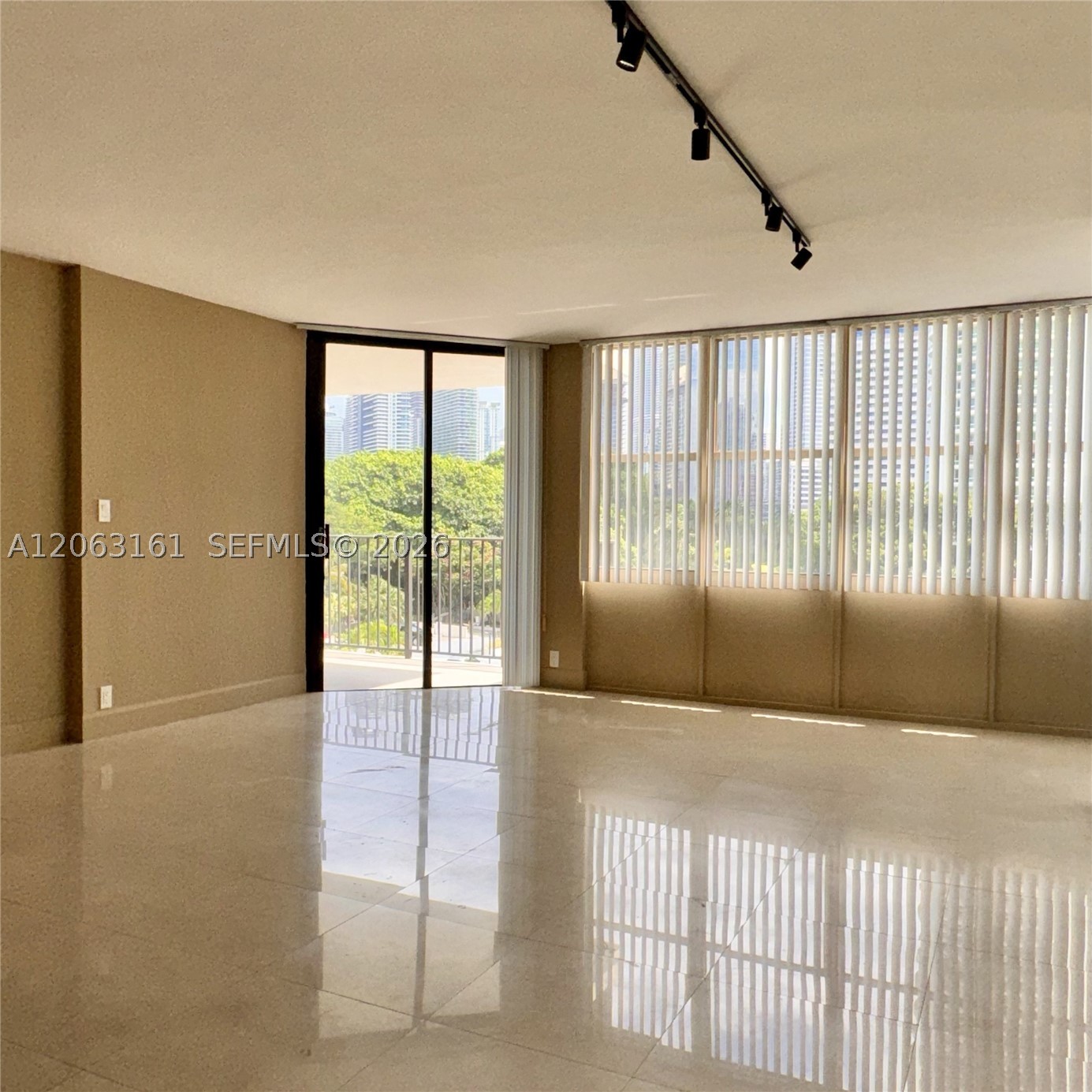 image Brickell Place II3