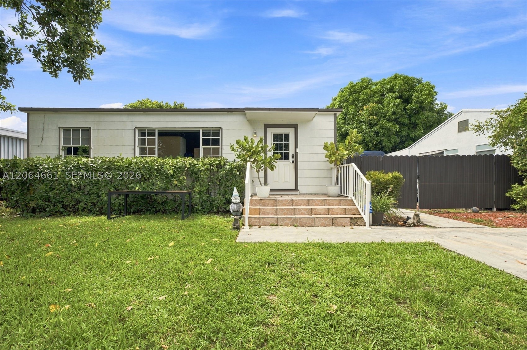 240 Carlisle Dr