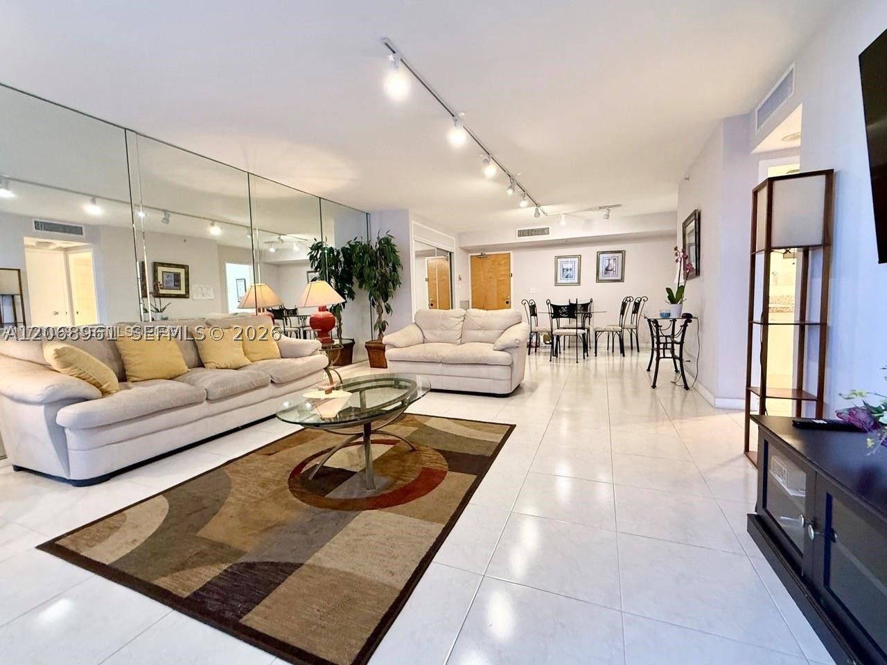 9195 Collins Ave #512