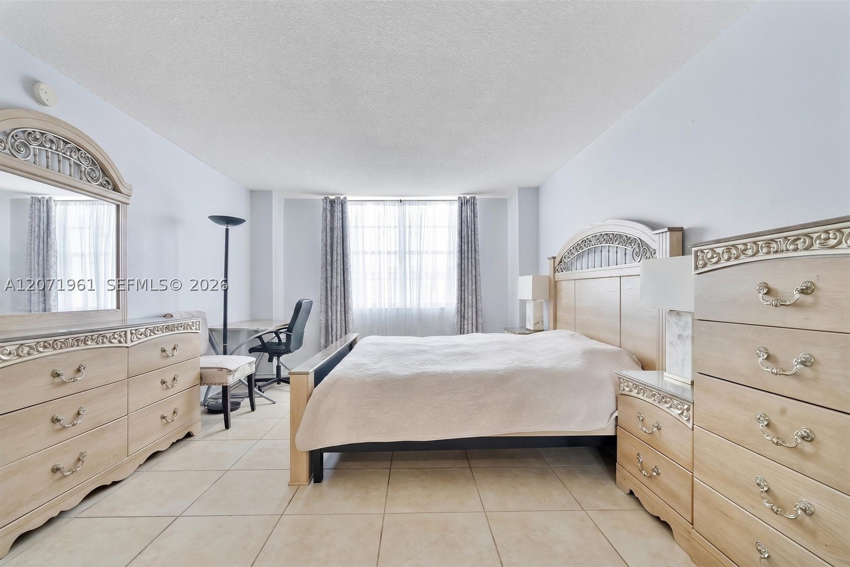 image Winston Towers 1006