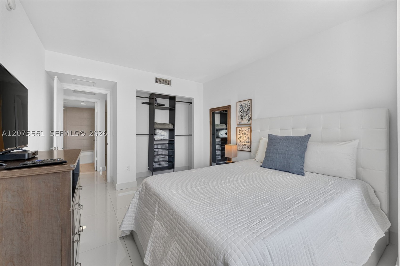 image Beachwalk Condominium15