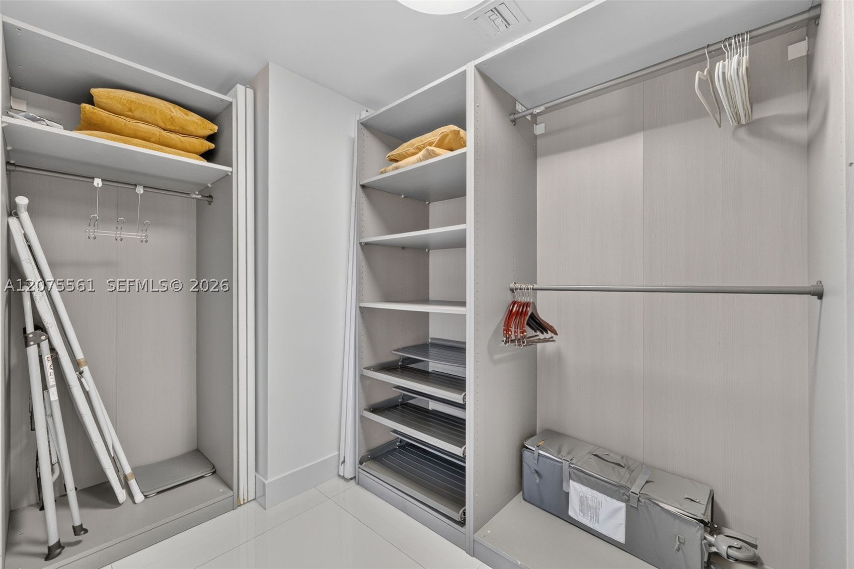 image Beachwalk Condominium28