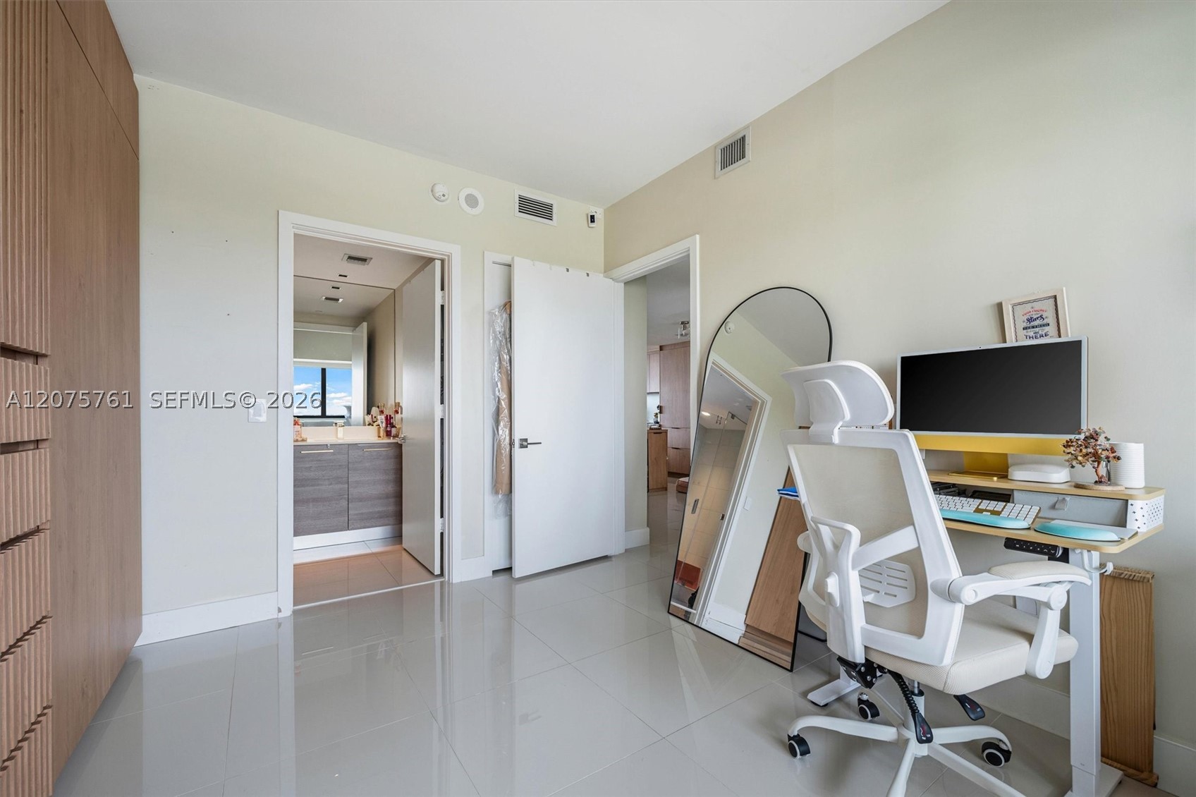 650 NE 32nd St #1203 Miami, FL 33137