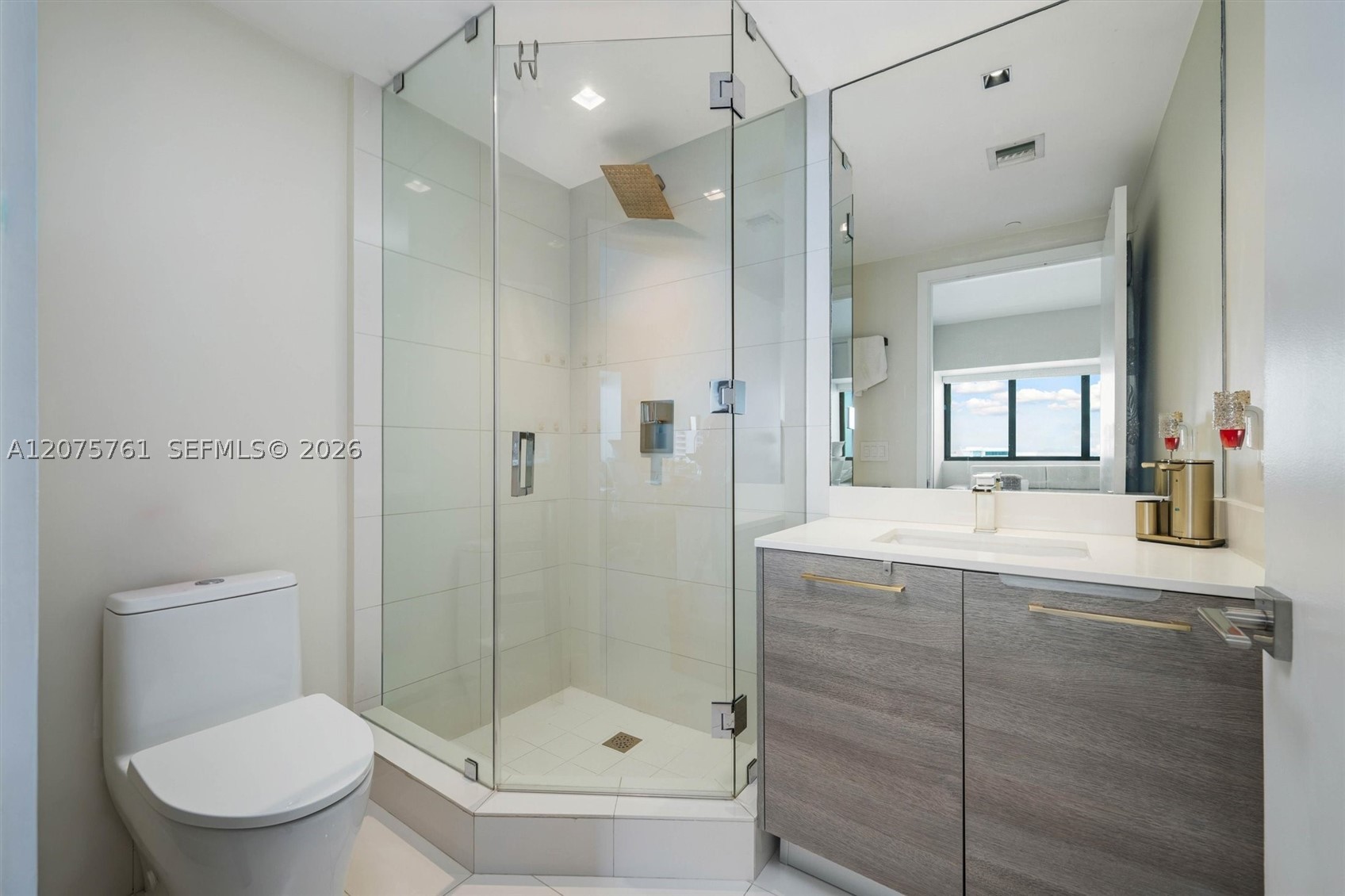 650 NE 32nd St #1203 Miami, FL 33137