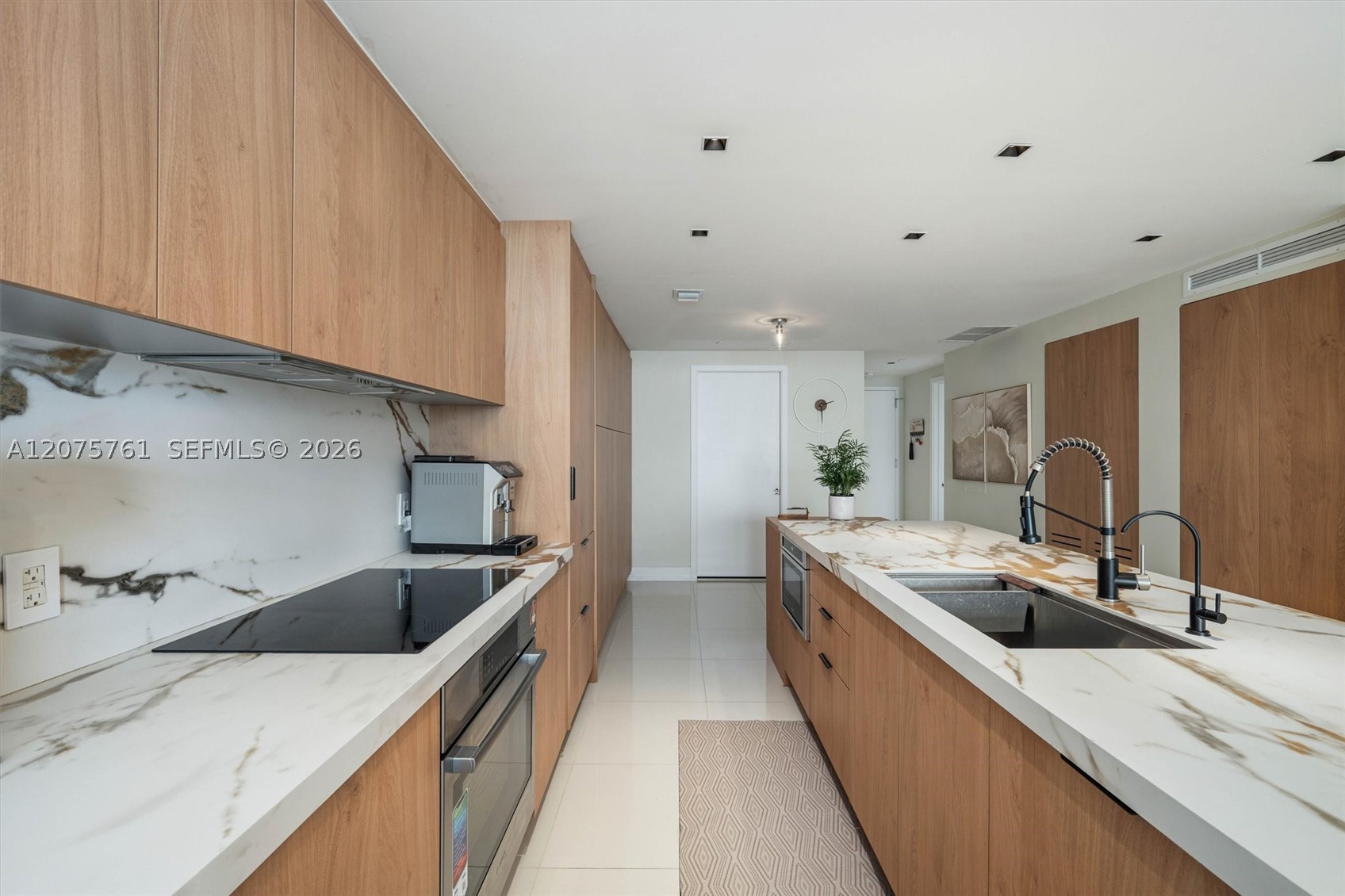 650 NE 32nd St #1203 Miami, FL 33137