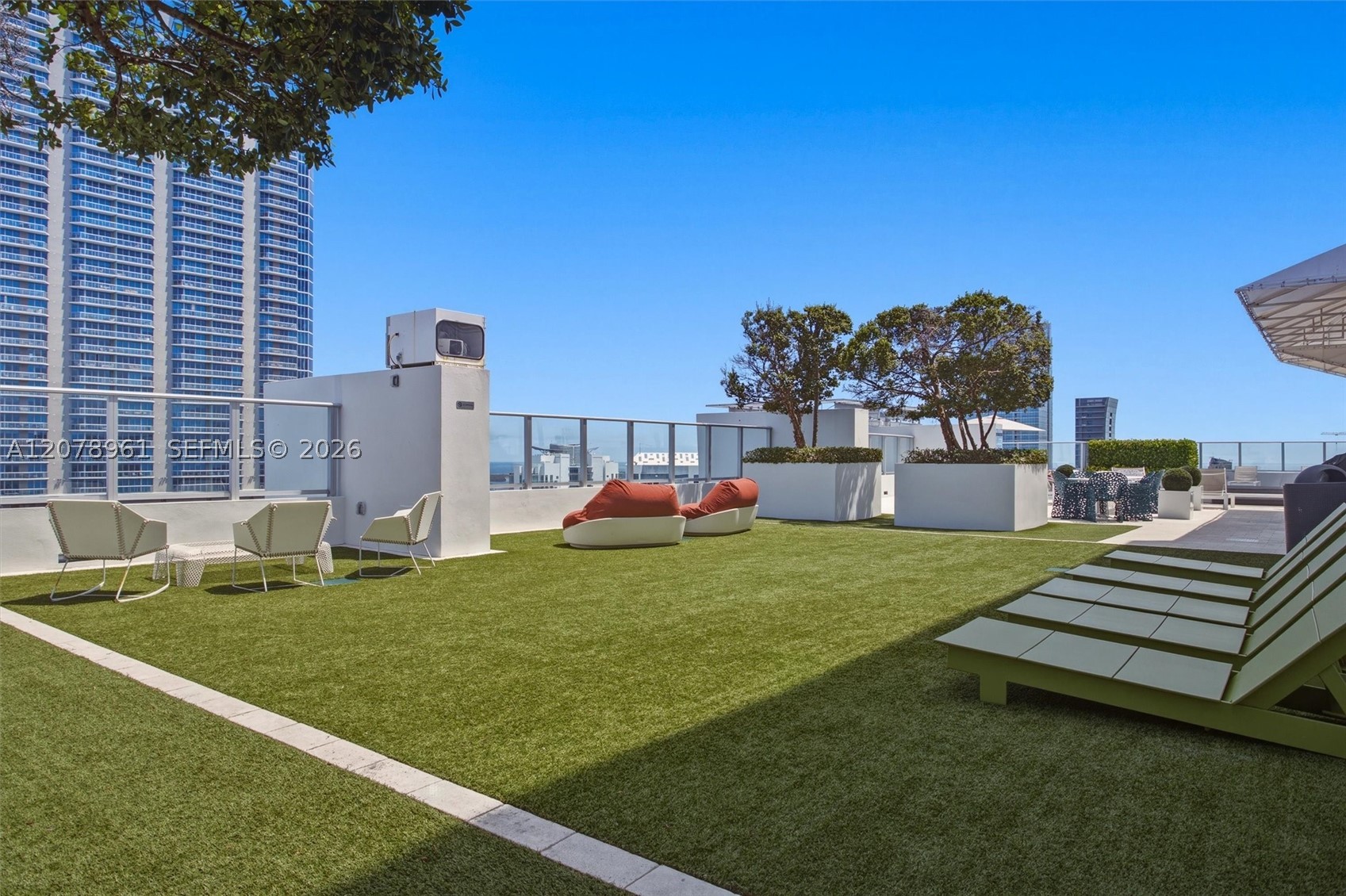 image 1010 Brickell34