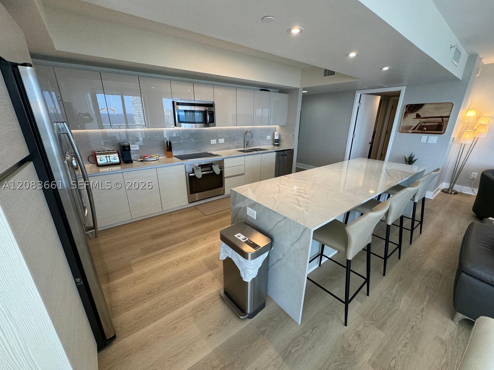 image Beachwalk Condominium9