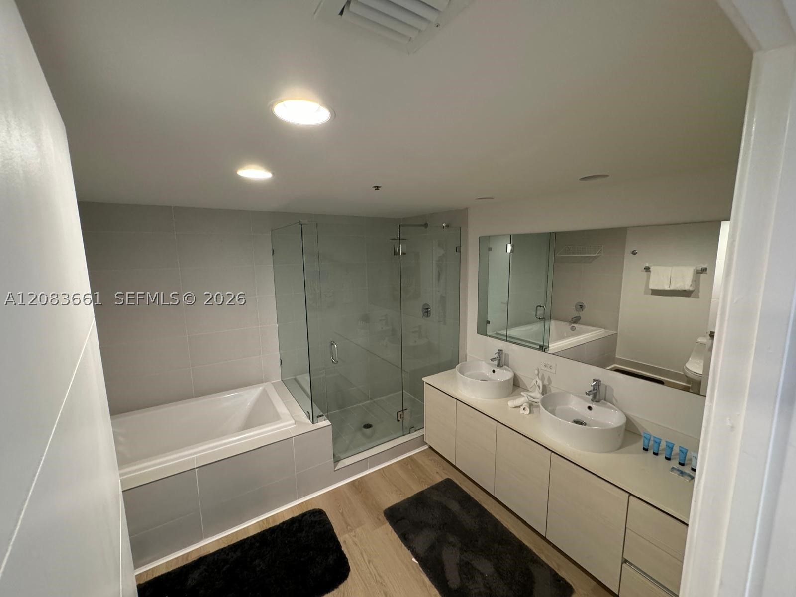 image Beachwalk Condominium13