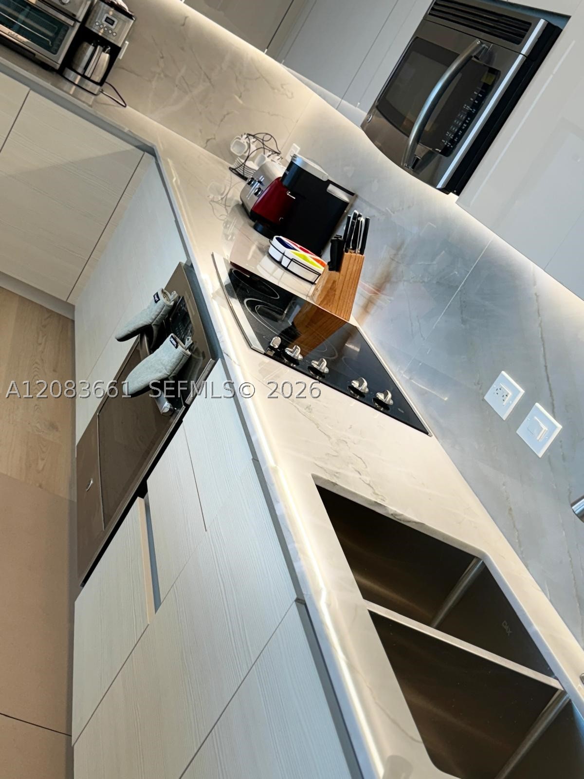 image Beachwalk Condominium8