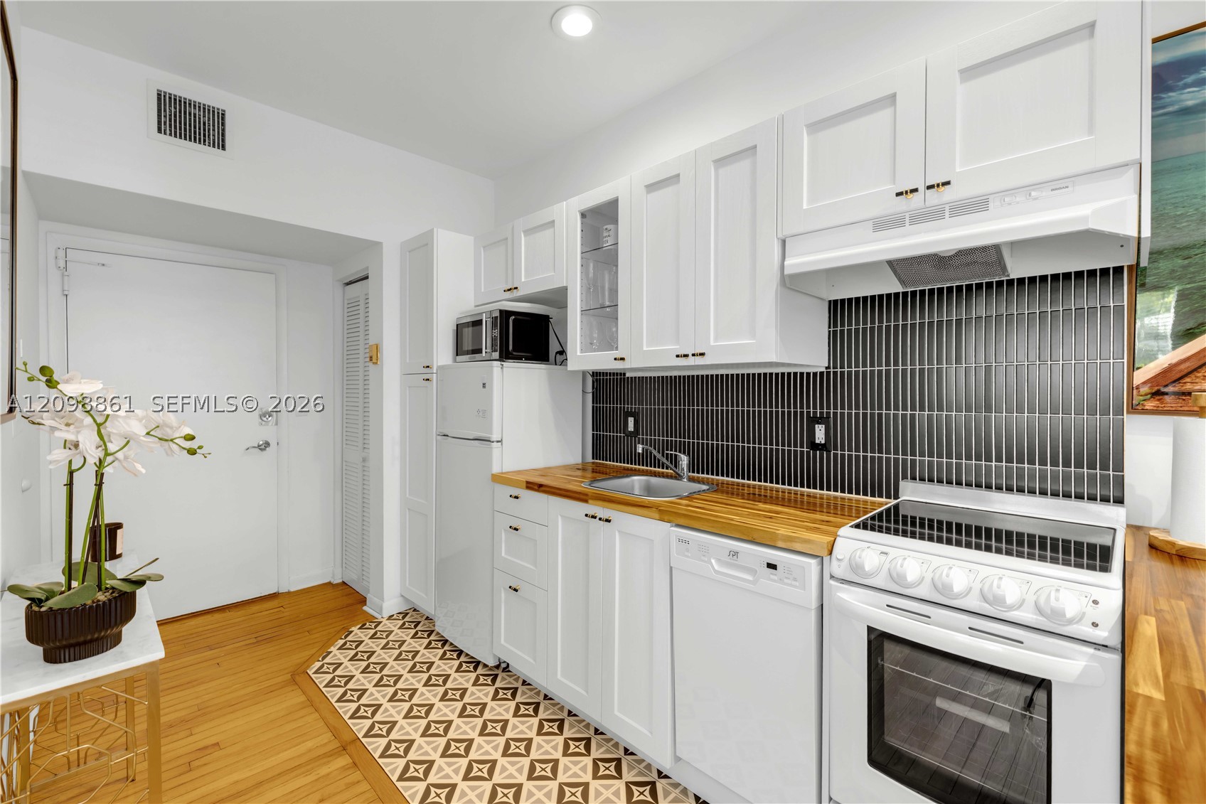 1521 Lenox Ave #209 Miami Beach, FL 33139