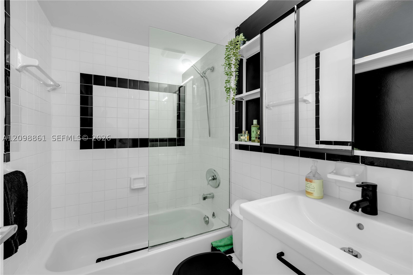1521 Lenox Ave #209 Miami Beach, FL 33139