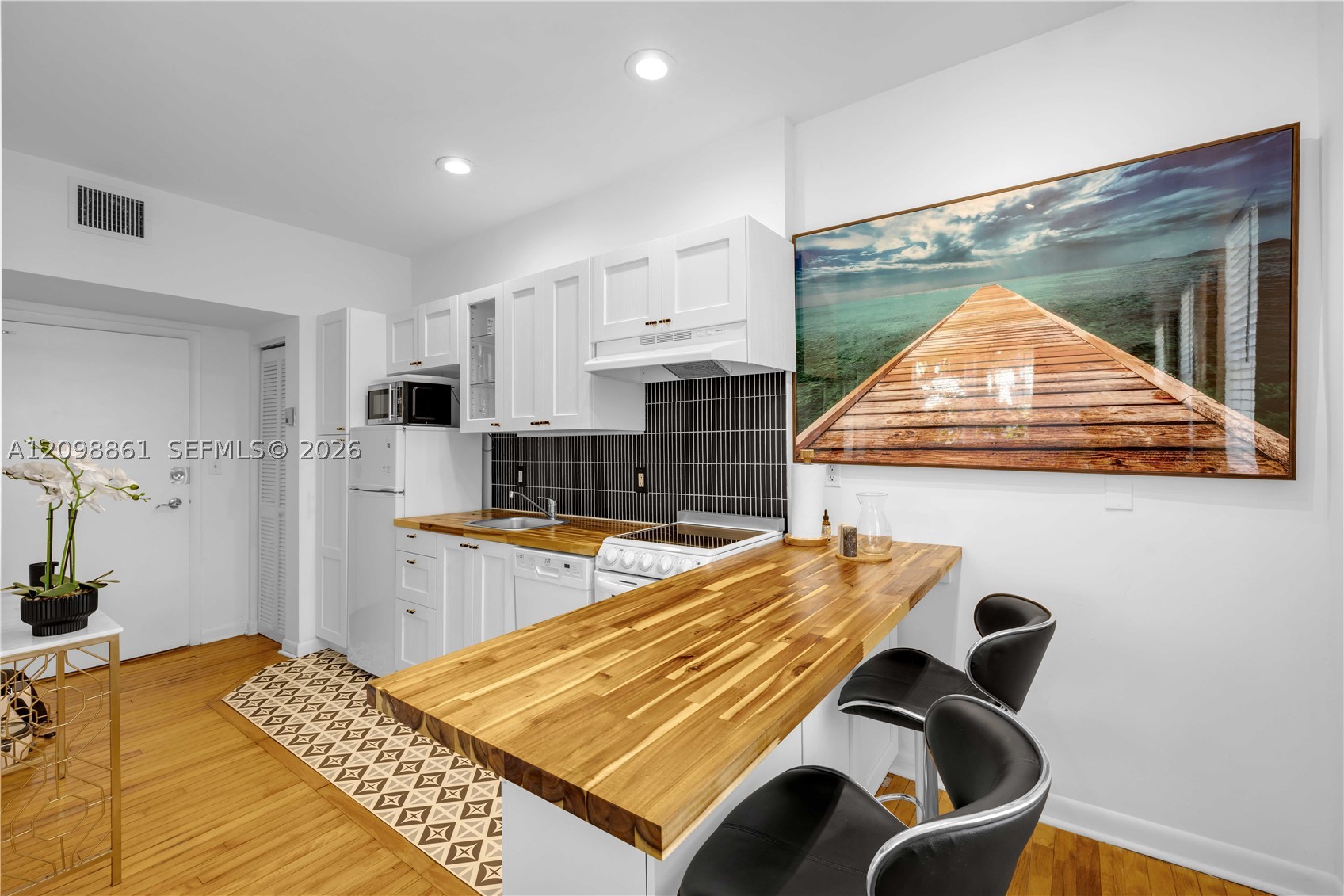 1521 Lenox Ave #209 Miami Beach, FL 33139