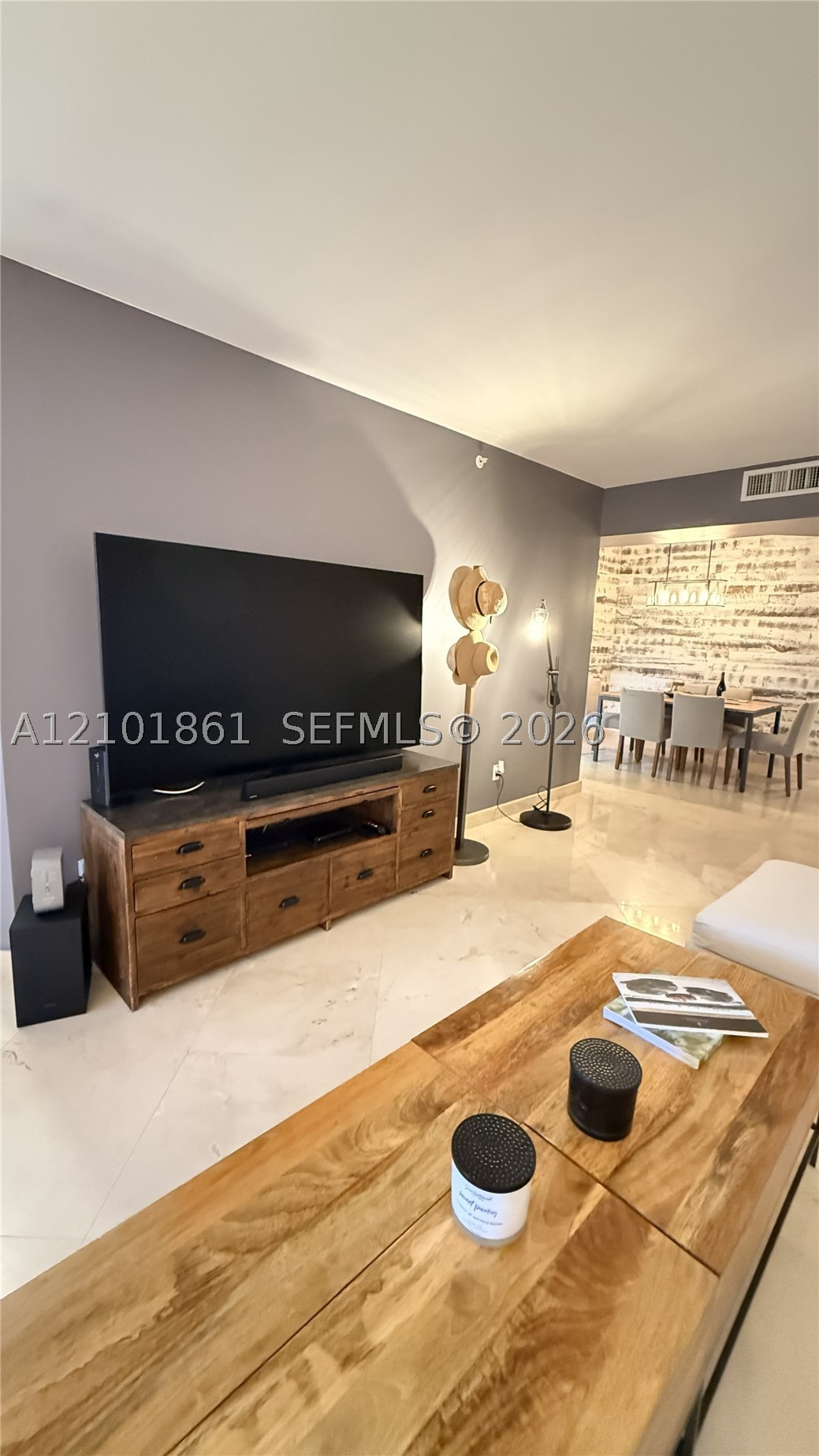 image Blue Diamond30