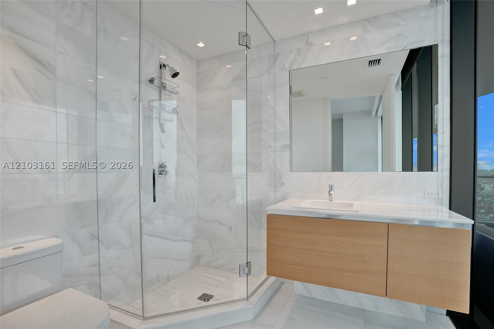 19575 Collins Ave #33 Sunny Isles Beach, FL 33160