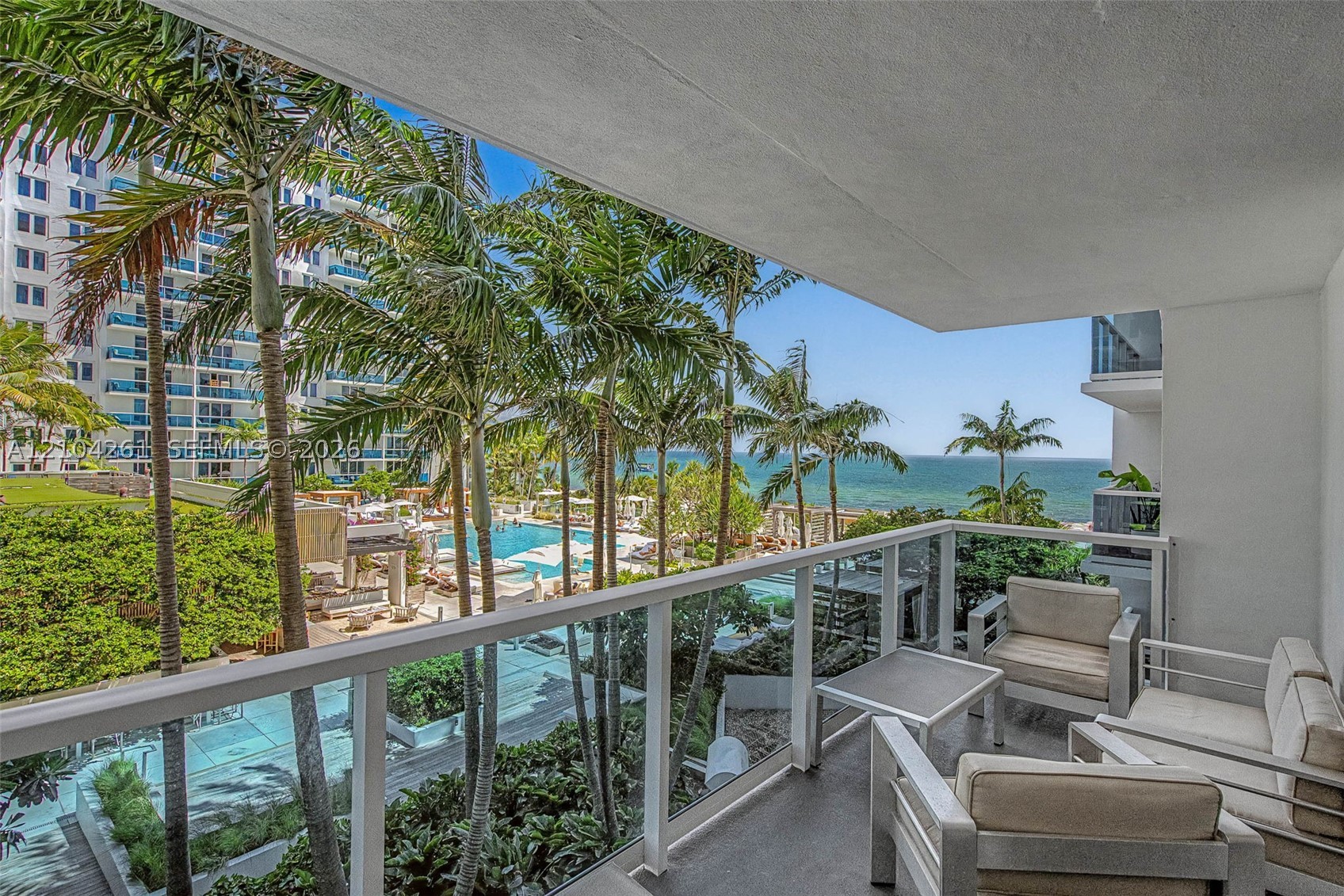 2301 Collins Ave #516