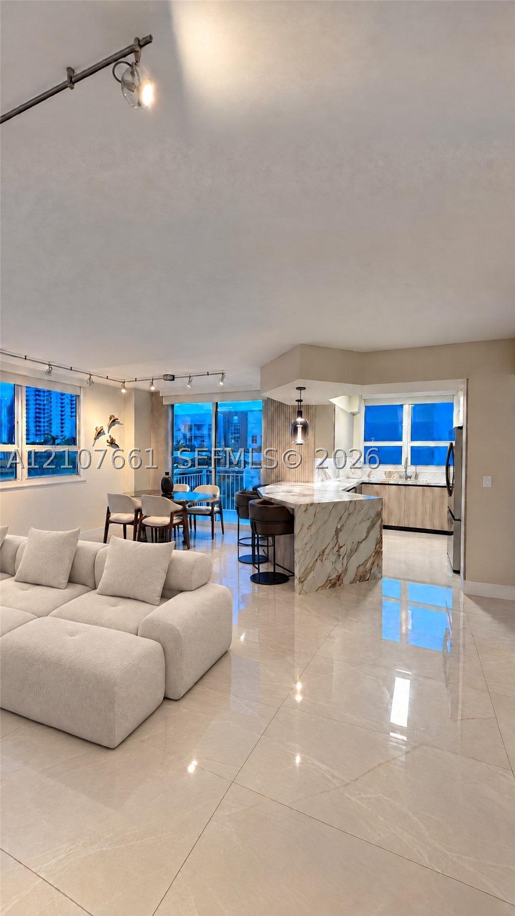 2000 N Bayshore Dr #527