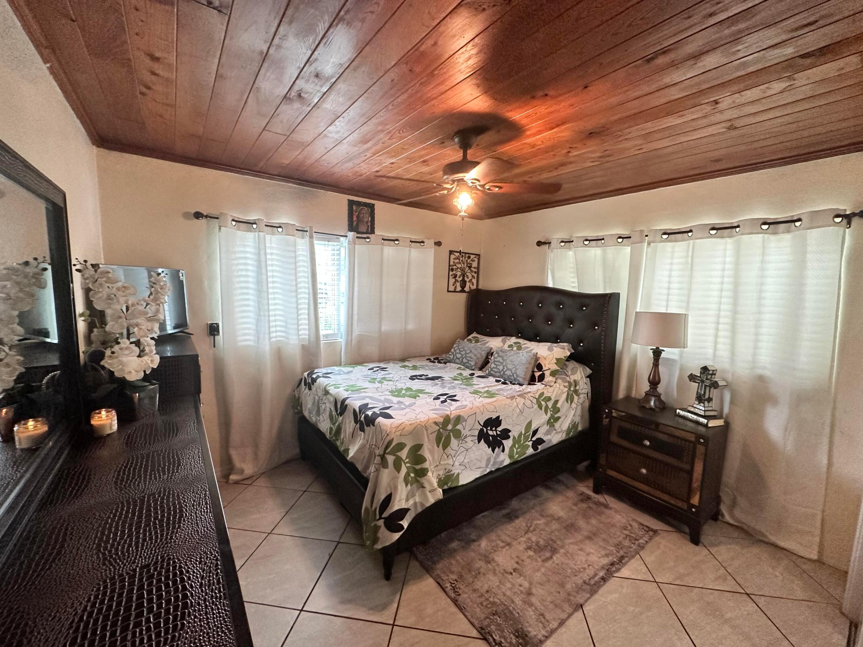 800 Ivory Haverhill, FL 33415