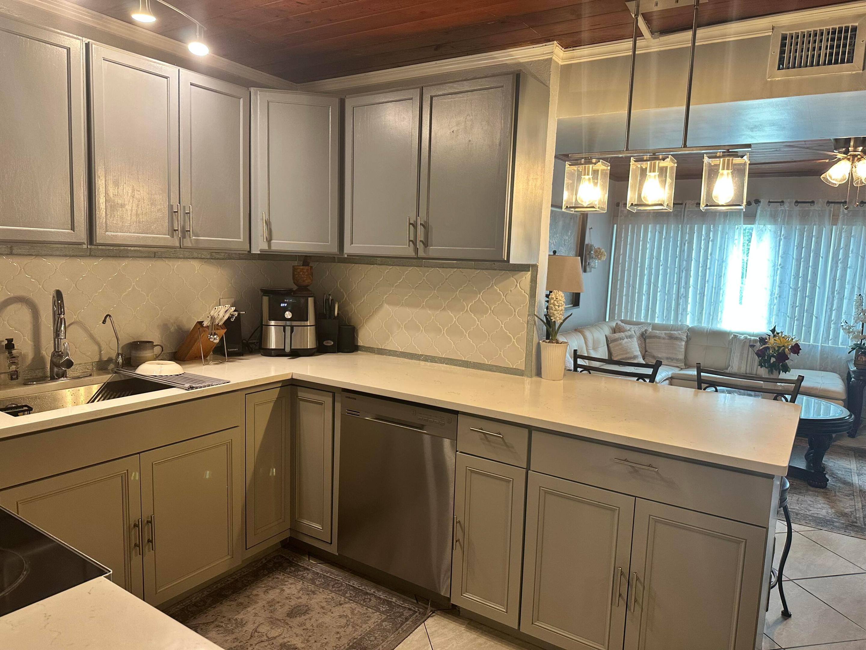800 Ivory Haverhill, FL 33415