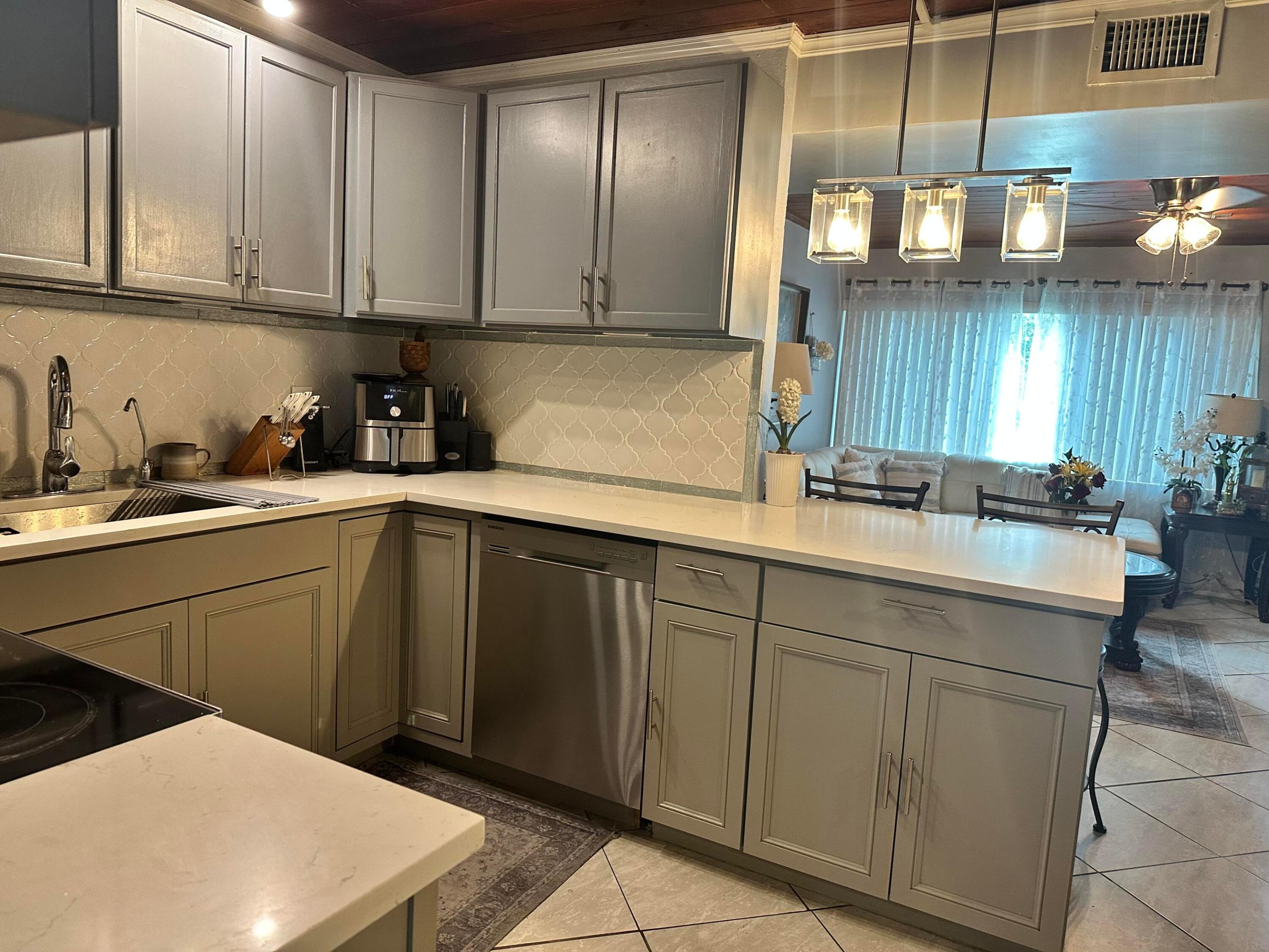 800 Ivory Haverhill, FL 33415