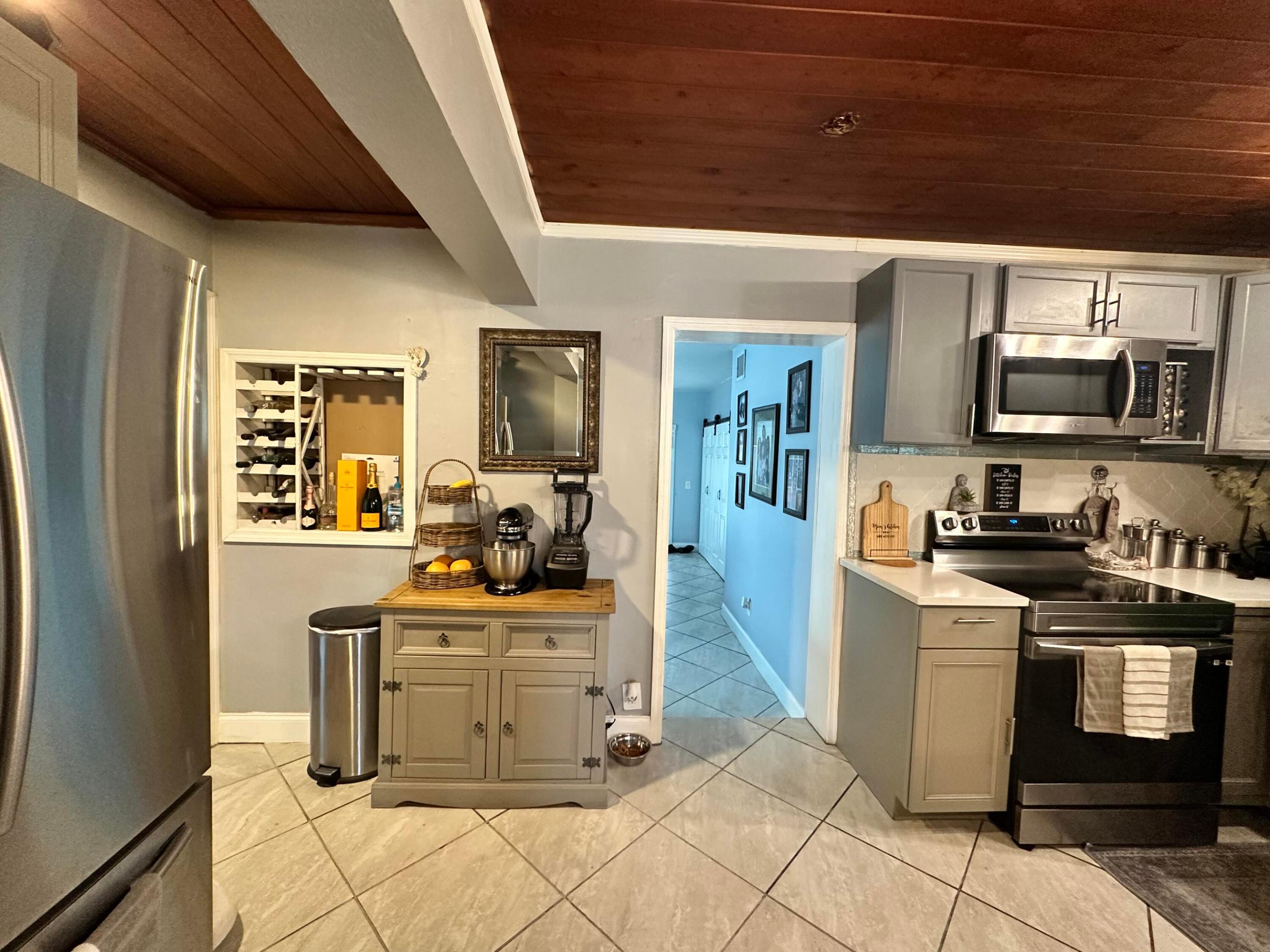 800 Ivory Haverhill, FL 33415