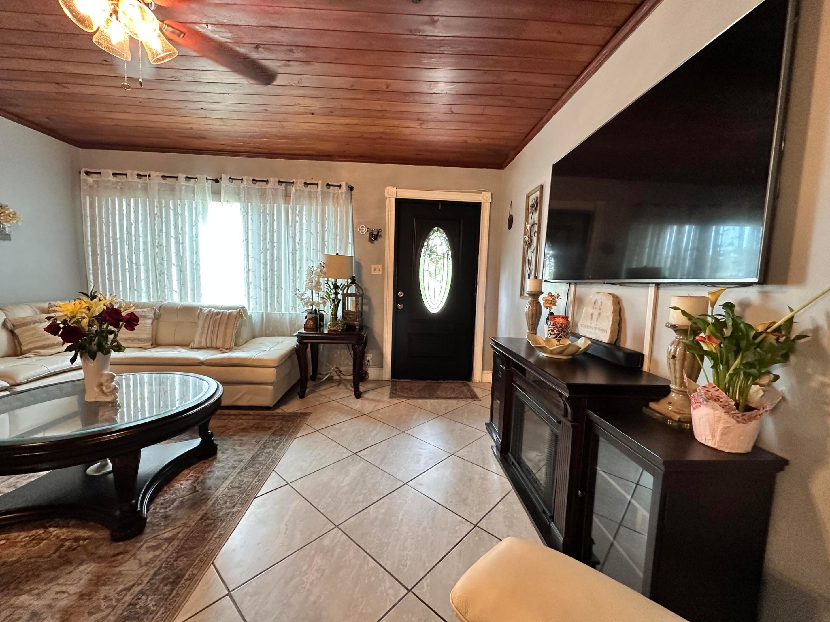 800 Ivory Haverhill, FL 33415
