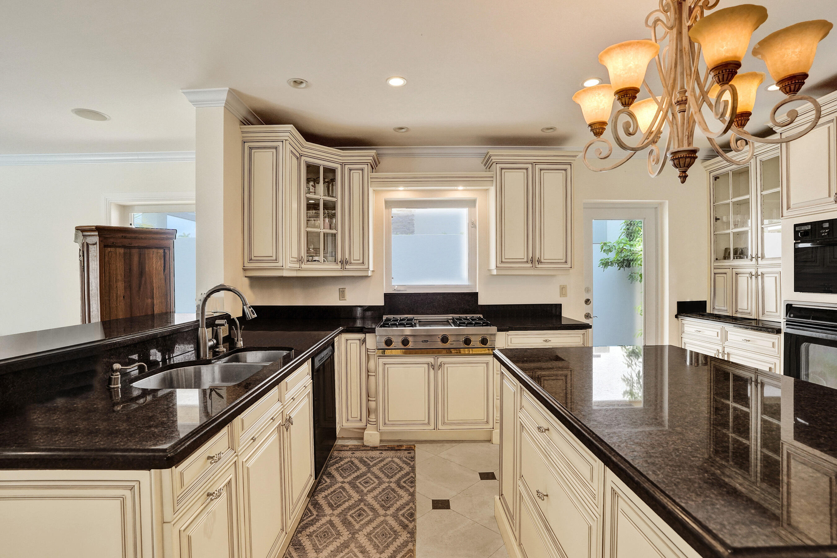 449 Isle Of Palms Fort Lauderdale, FL 33301