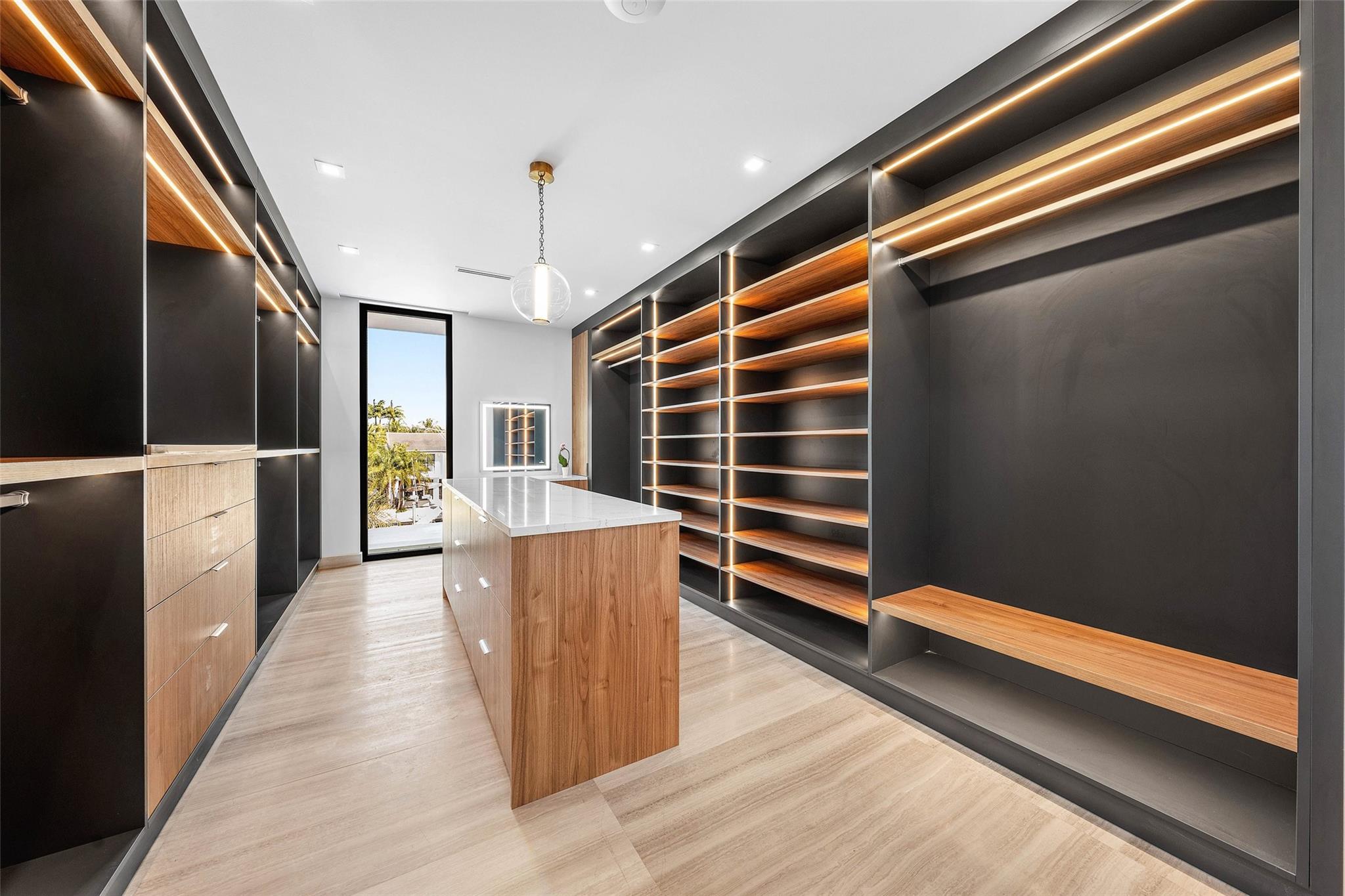 2817 NE 25th St Fort Lauderdale, FL 33305