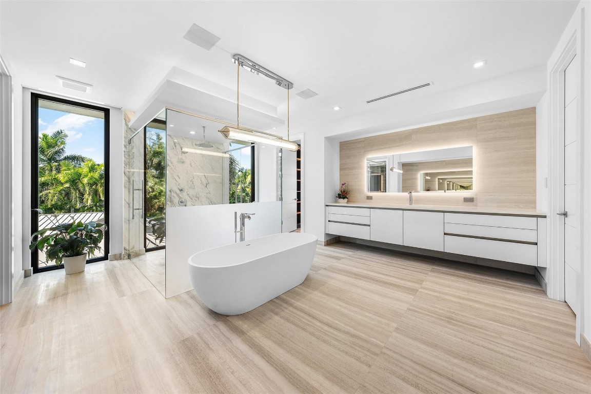 2817 NE 25th Fort Lauderdale, FL 33305