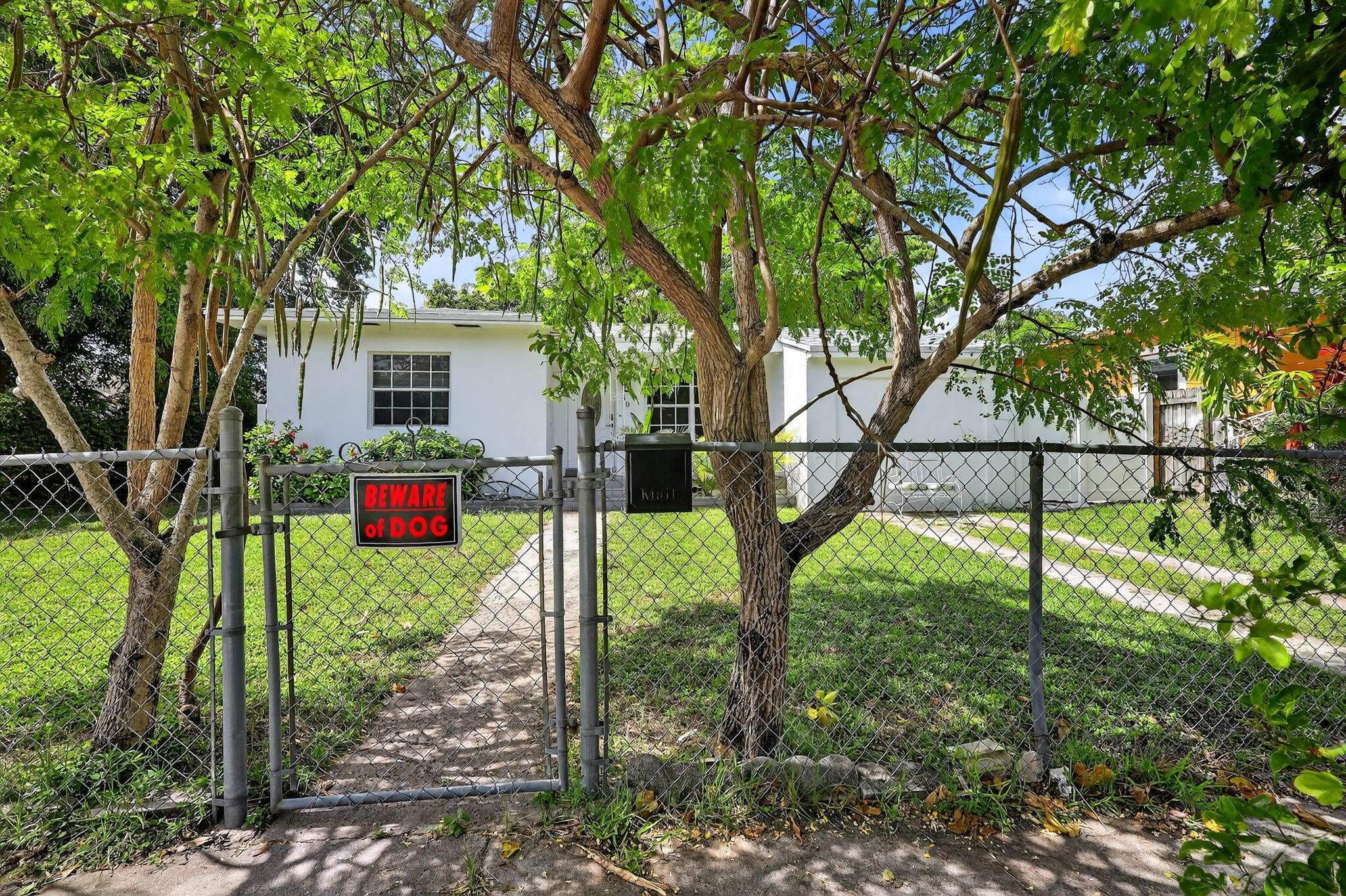 40 NW 68th St
