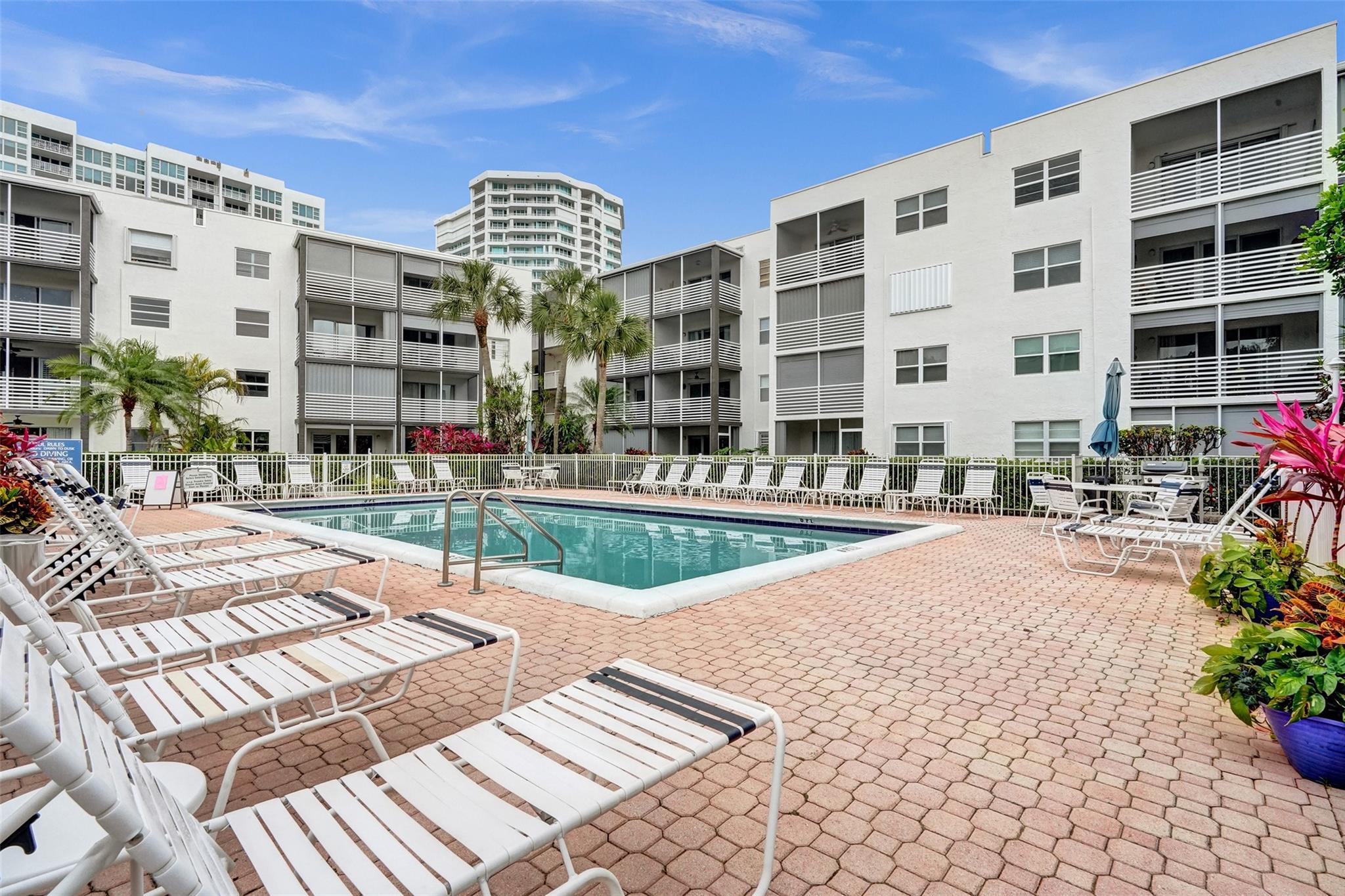 1541 S 0cean Blvd #309