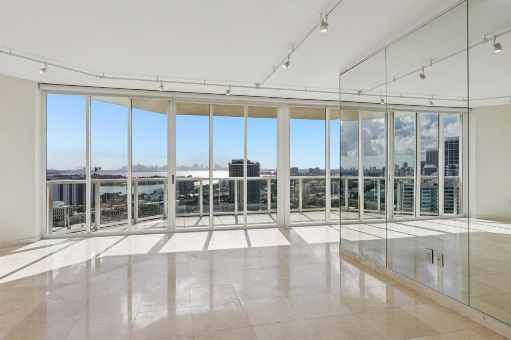 7330 Ocean Ter #LPH-C Miami Beach, FL 33141