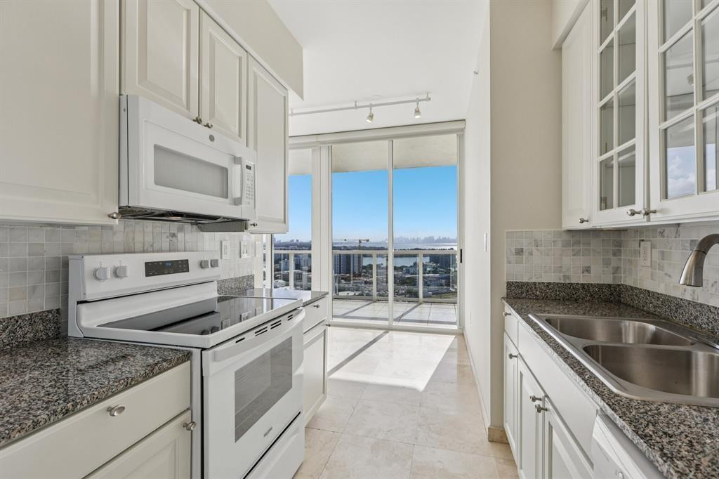 7330 Ocean Ter #LPH-C Miami Beach, FL 33141