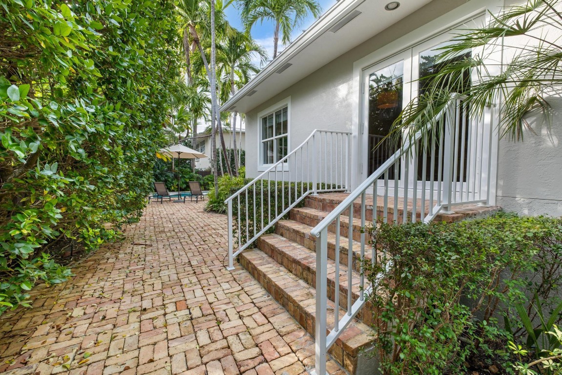 164 W Mashta Key Biscayne, FL 33149