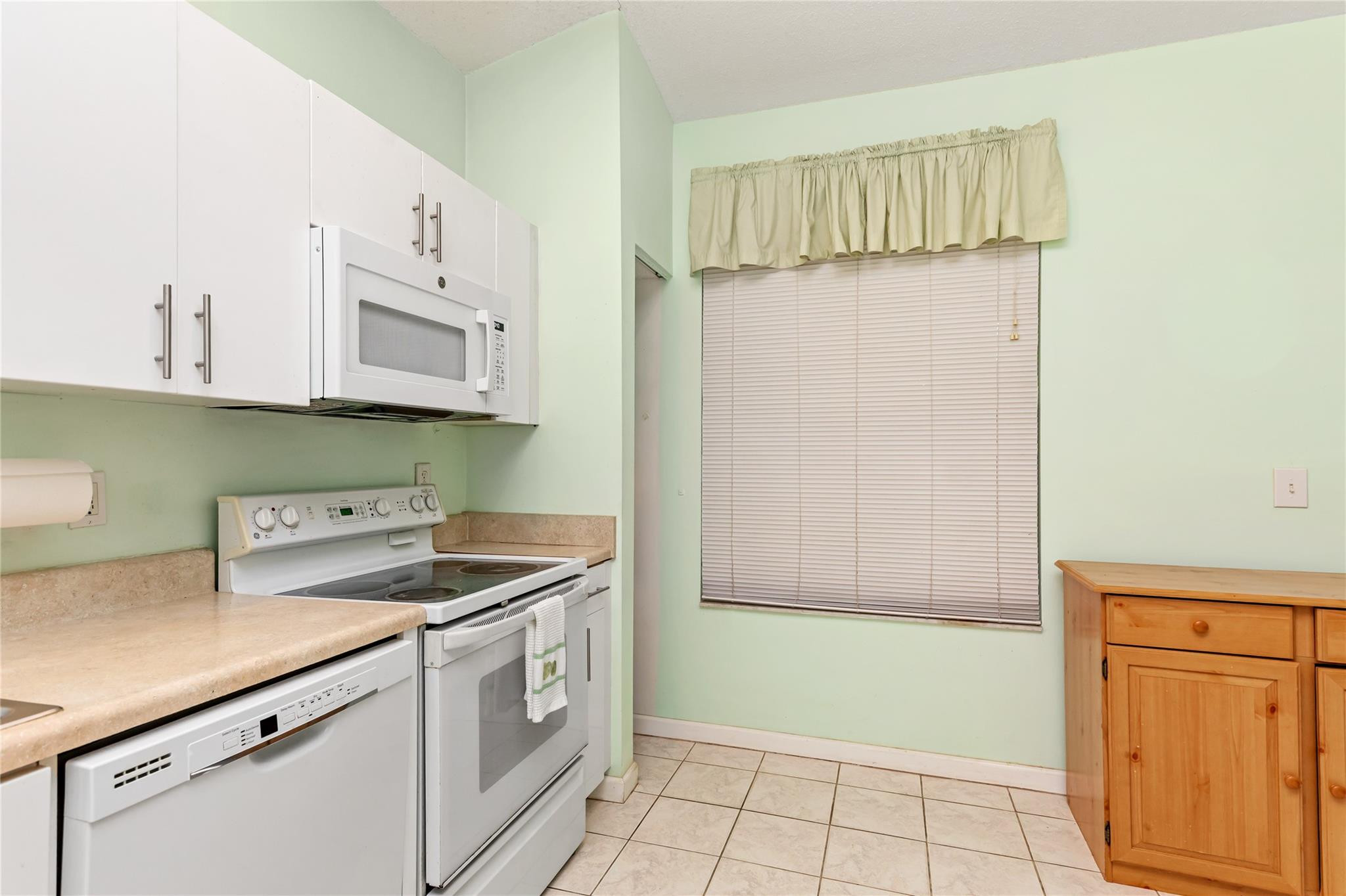 857 NW 133rd Pembroke Pines, FL 33028