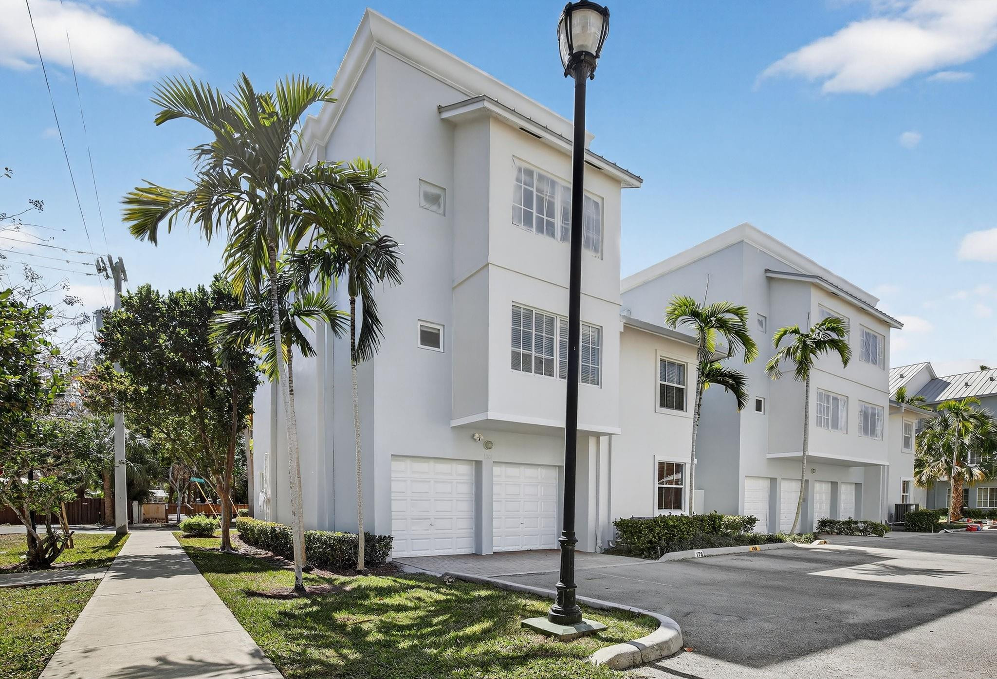 1301 SW 4th #1301 Fort Lauderdale, FL 33312