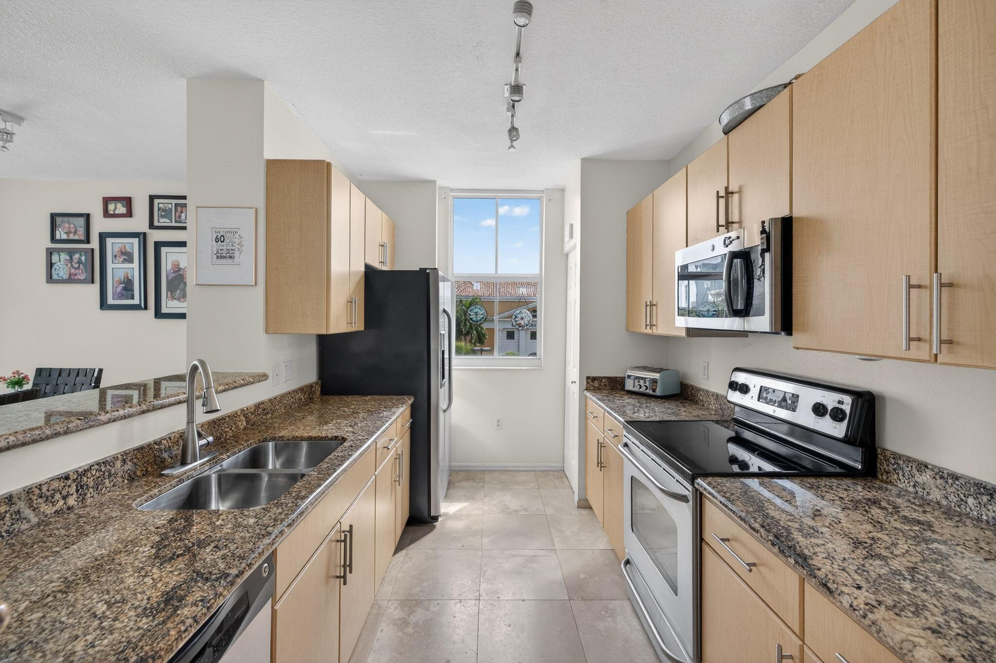 2421 NE 65th #415 Fort Lauderdale, FL 33308