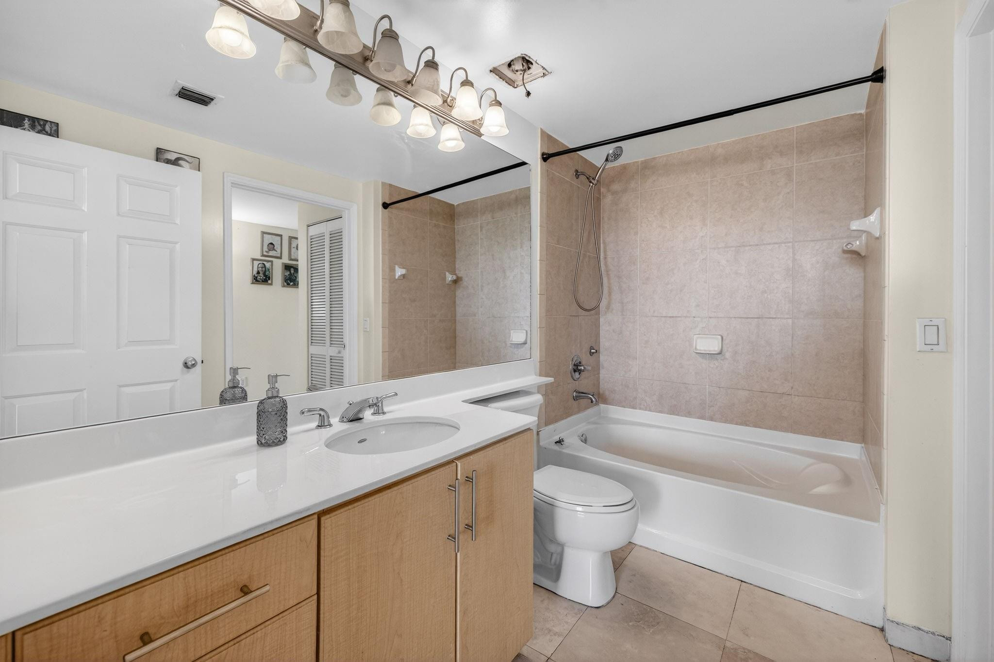 2421 NE 65th #415 Fort Lauderdale, FL 33308