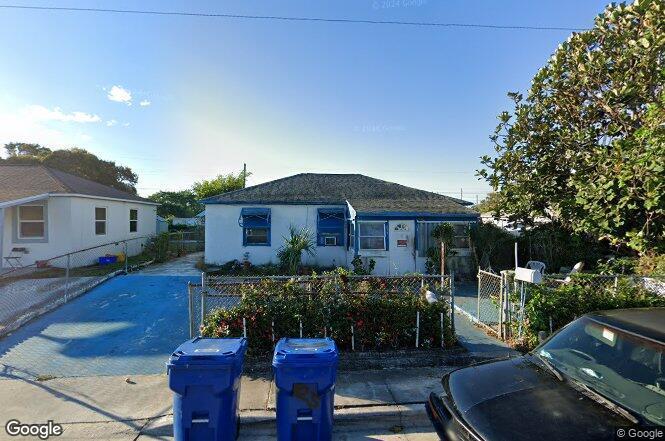 817 W 3rd St