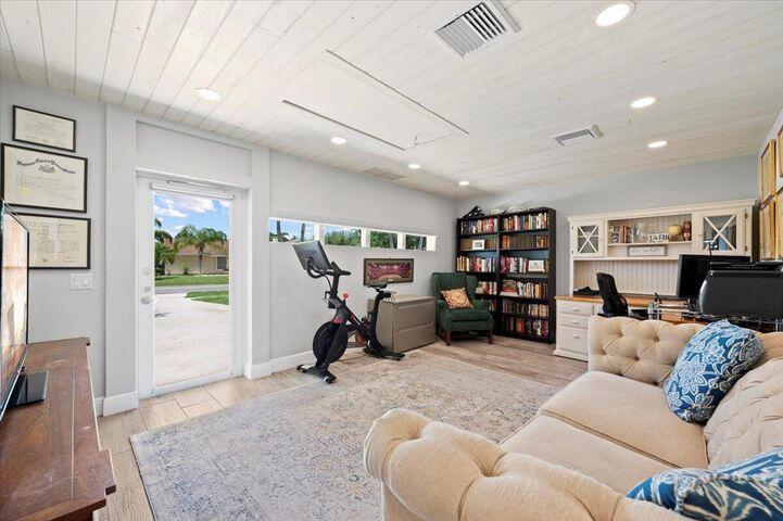 709 Irwin Ln Jupiter, FL 33458