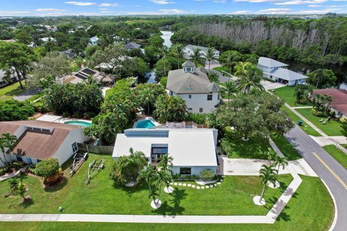 709 Irwin Ln Jupiter, FL 33458
