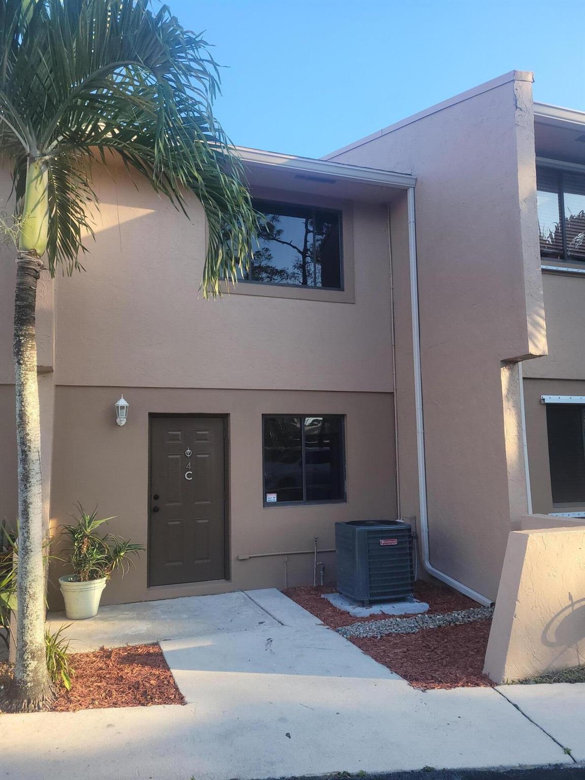 139 Sparrow Dr #4c