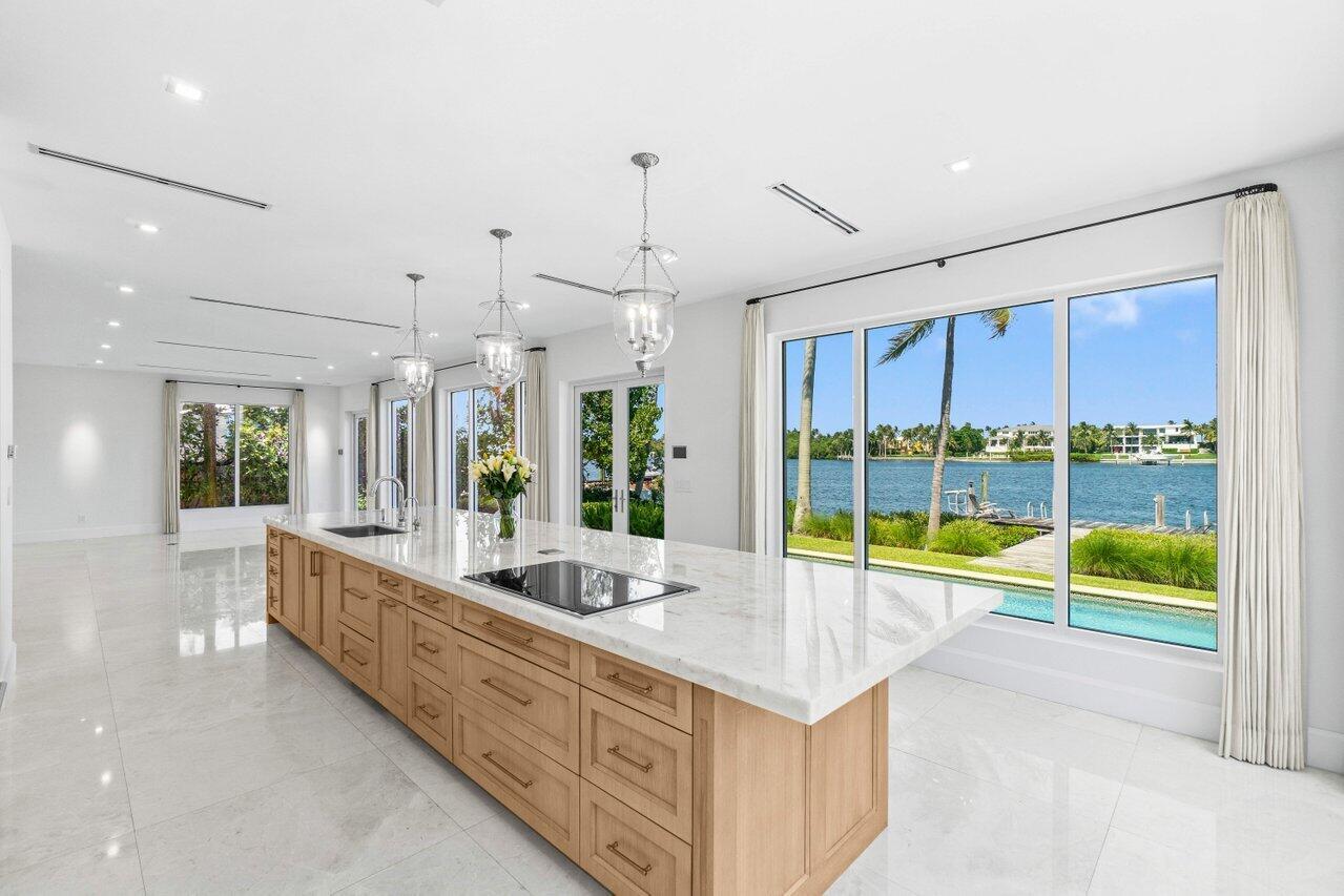 1690 Lands End Rd Manalapan, FL 33462