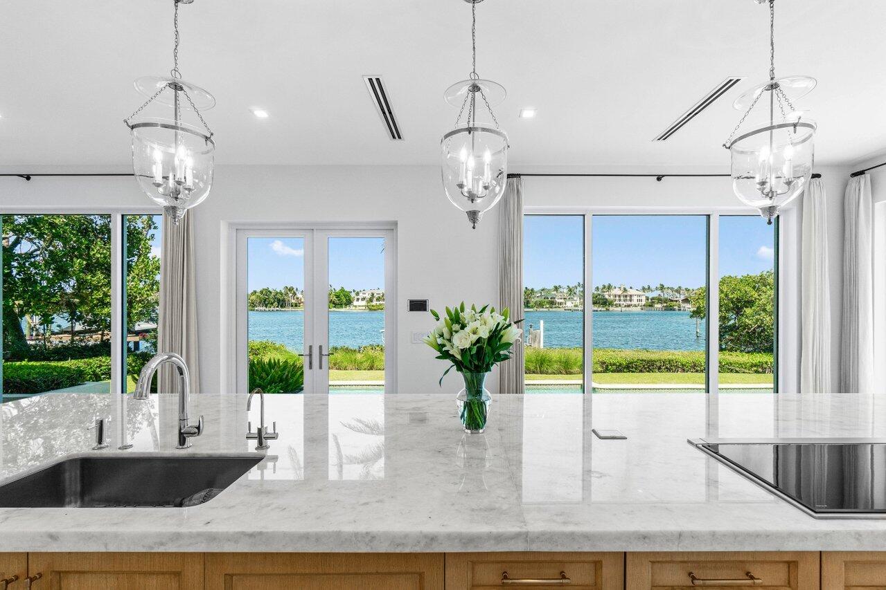 1690 Lands End Rd Manalapan, FL 33462