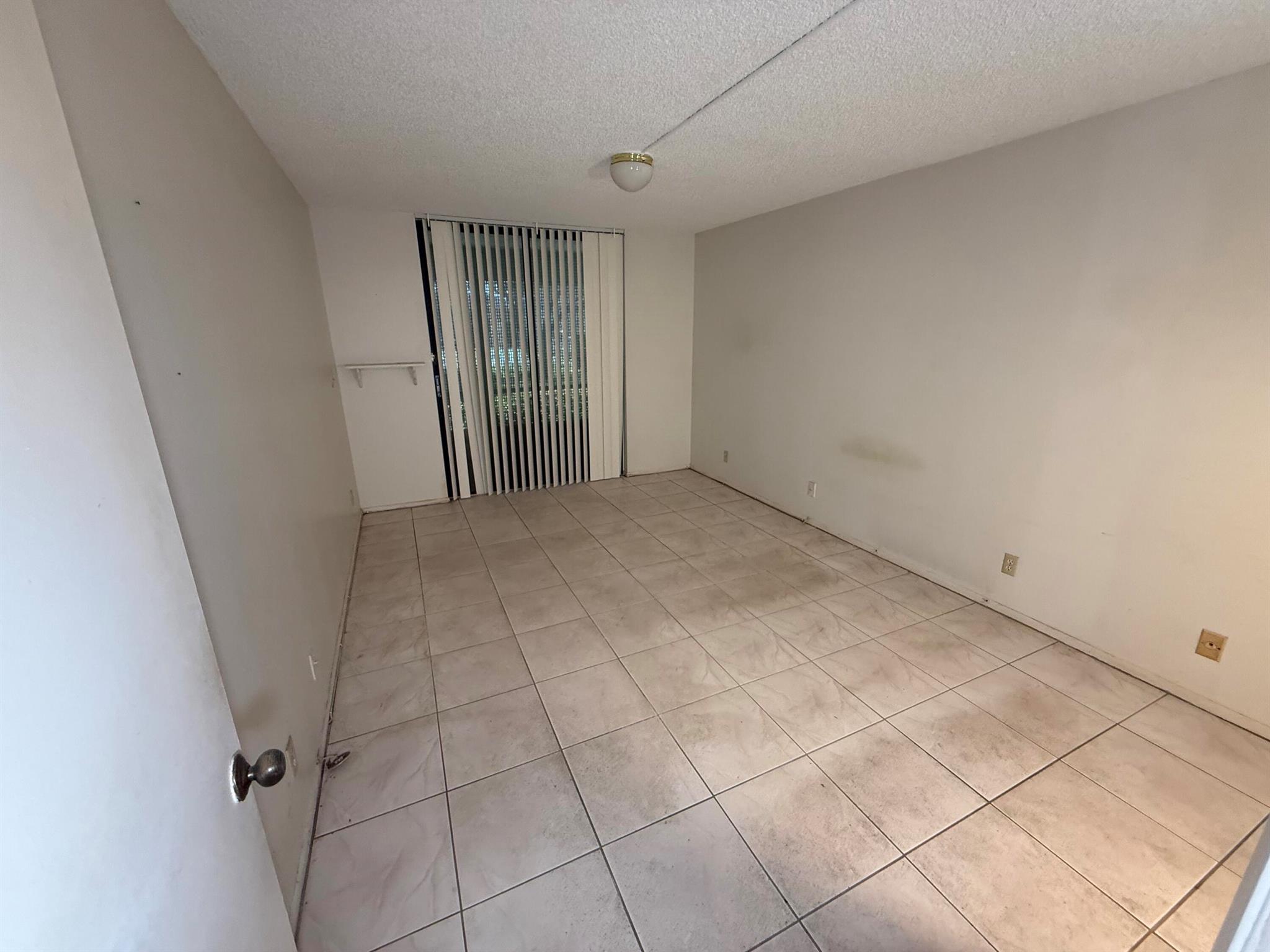 6190 Woodlands Blvd #118