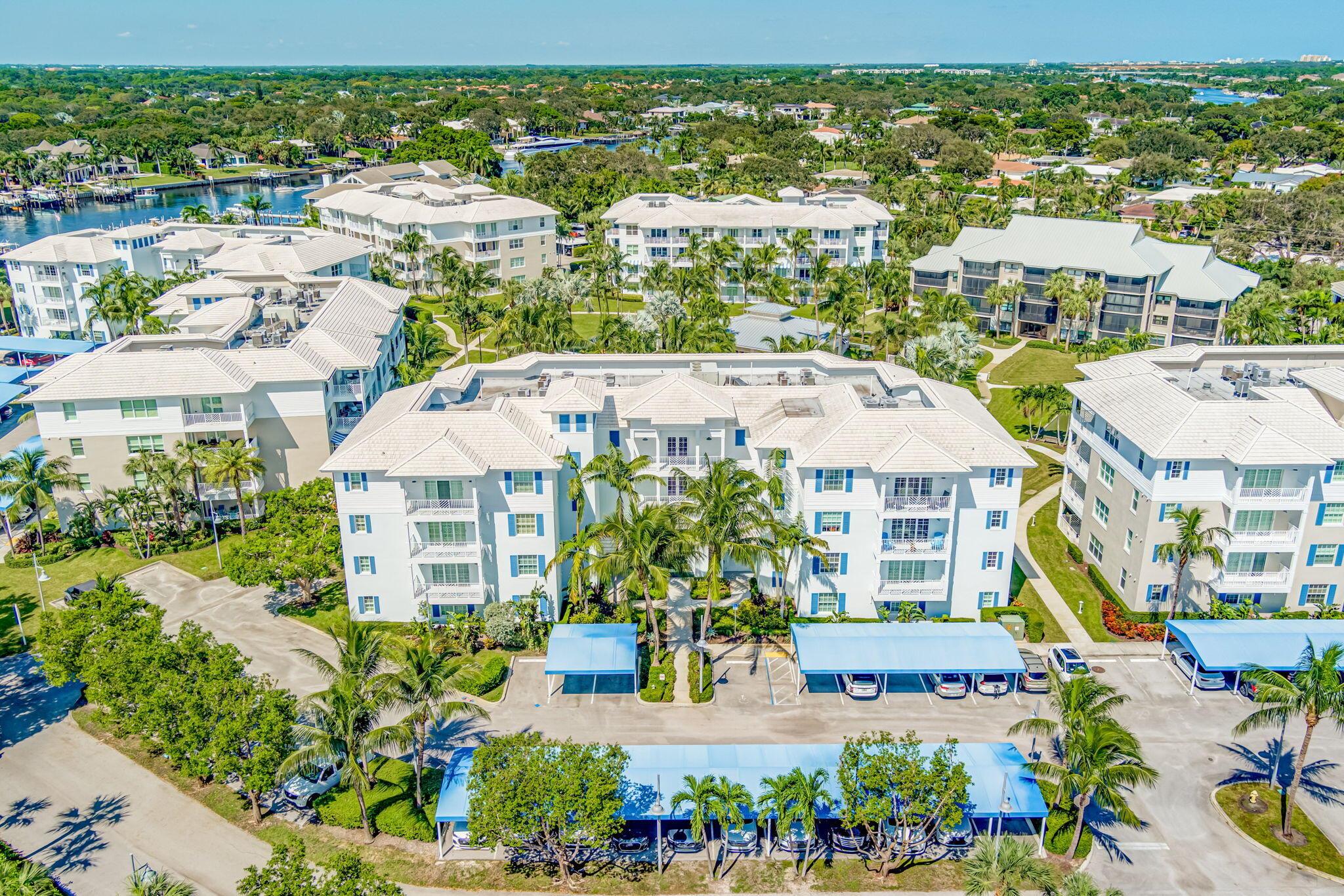 914 Bay Colony Dr