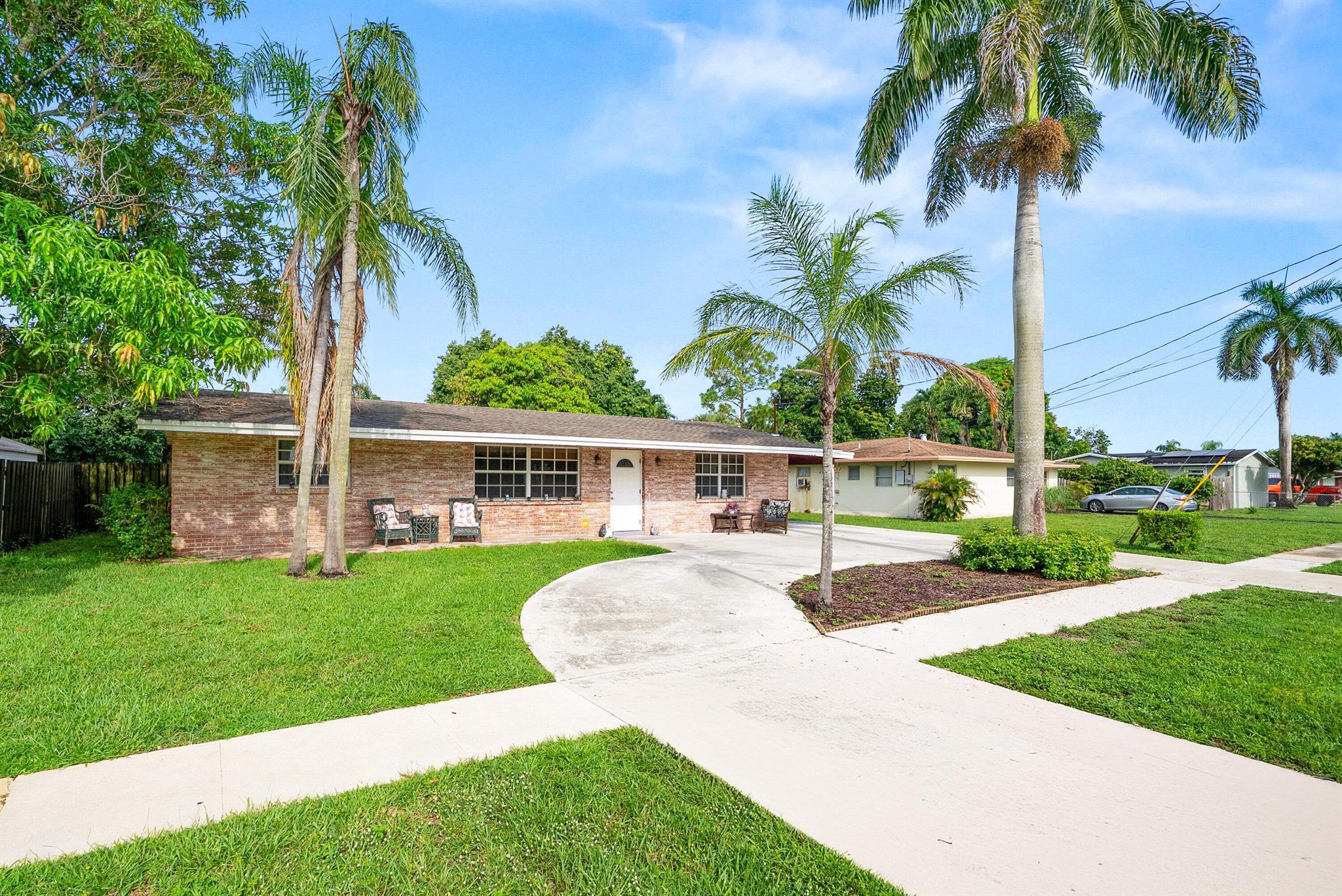 1439 Rose Cir