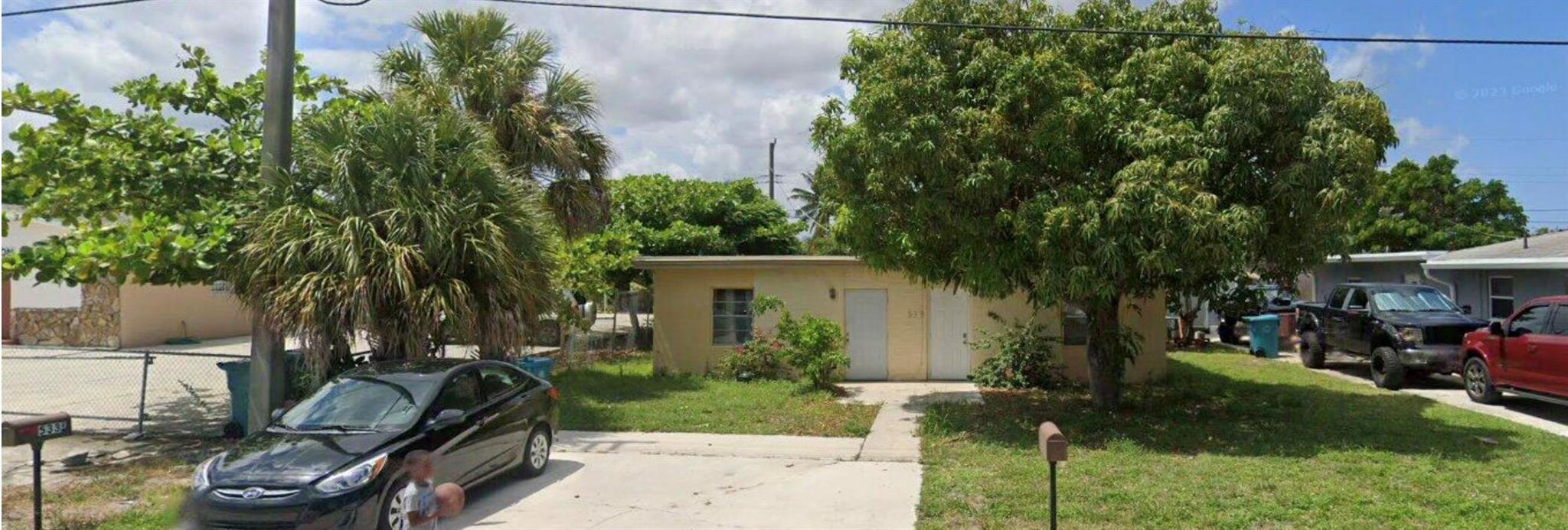 533 W 10th Blvd #A